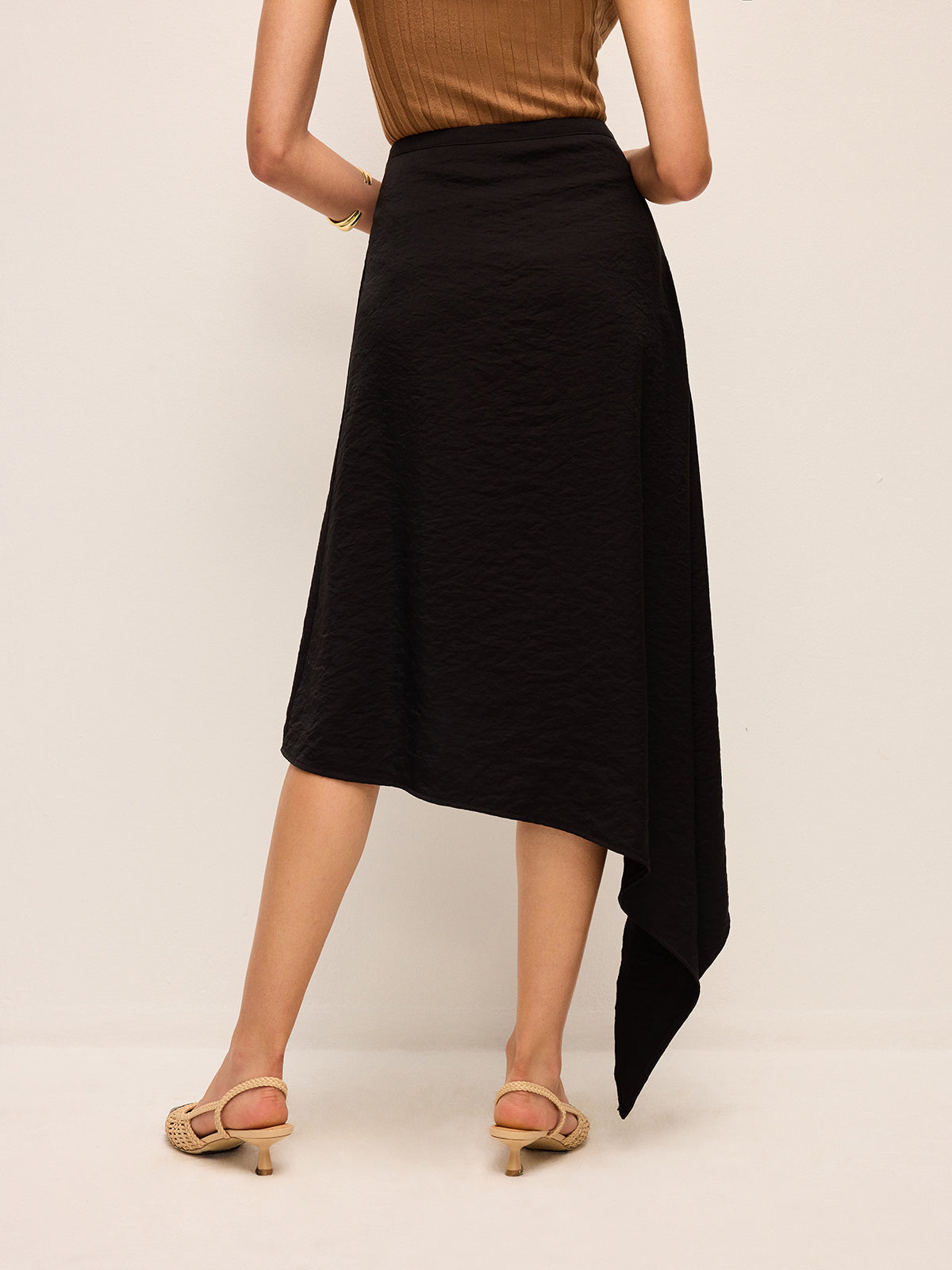 Rock mit asymmetrischem Saum