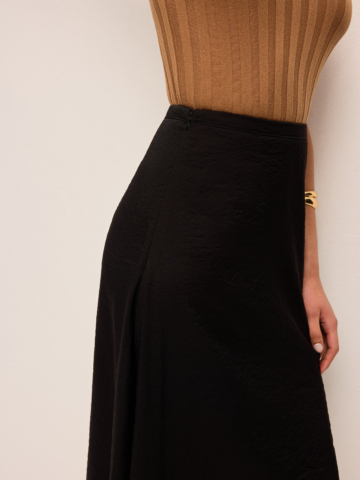 Rock mit asymmetrischem Saum