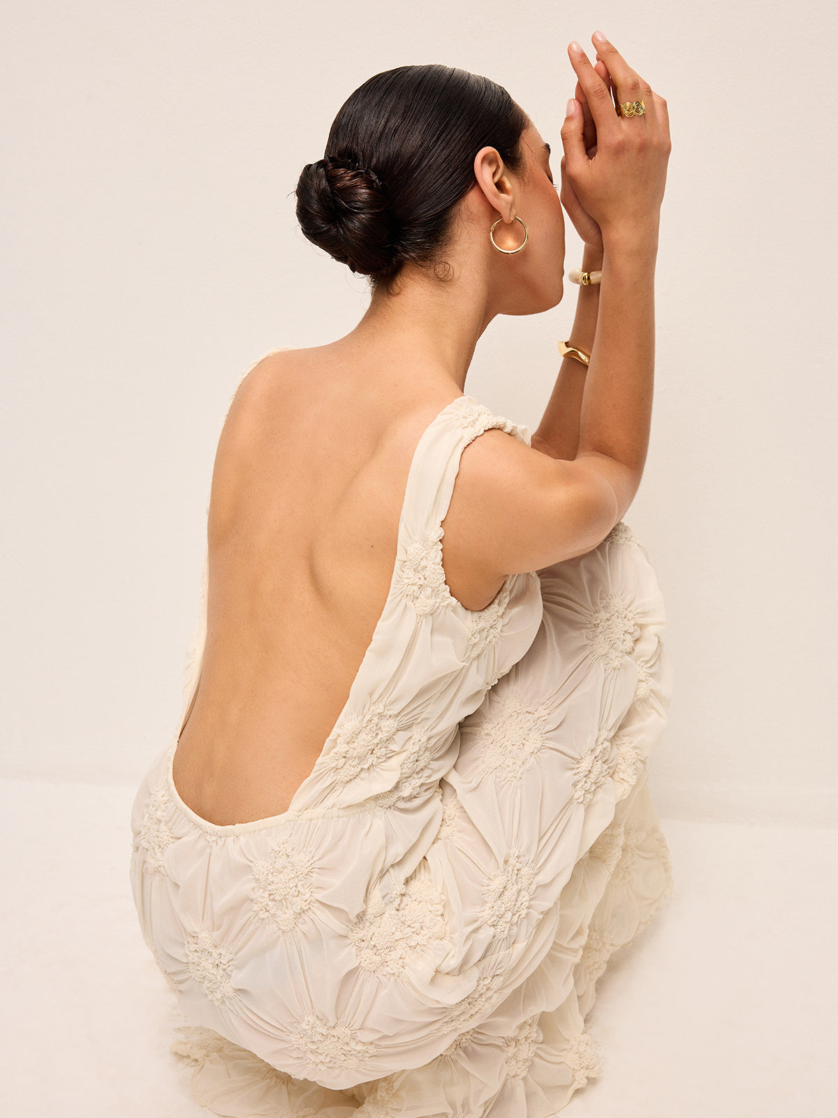 Elegantes besticktes Maxikleid mit Schlitz