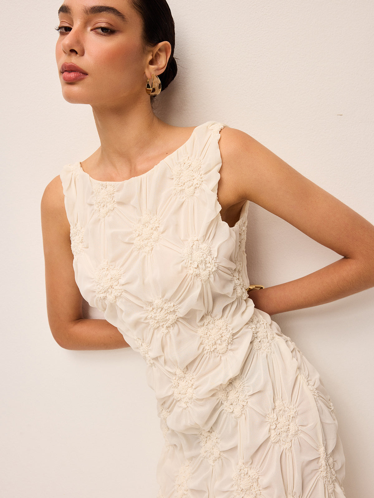 Elegantes besticktes Maxikleid mit Schlitz