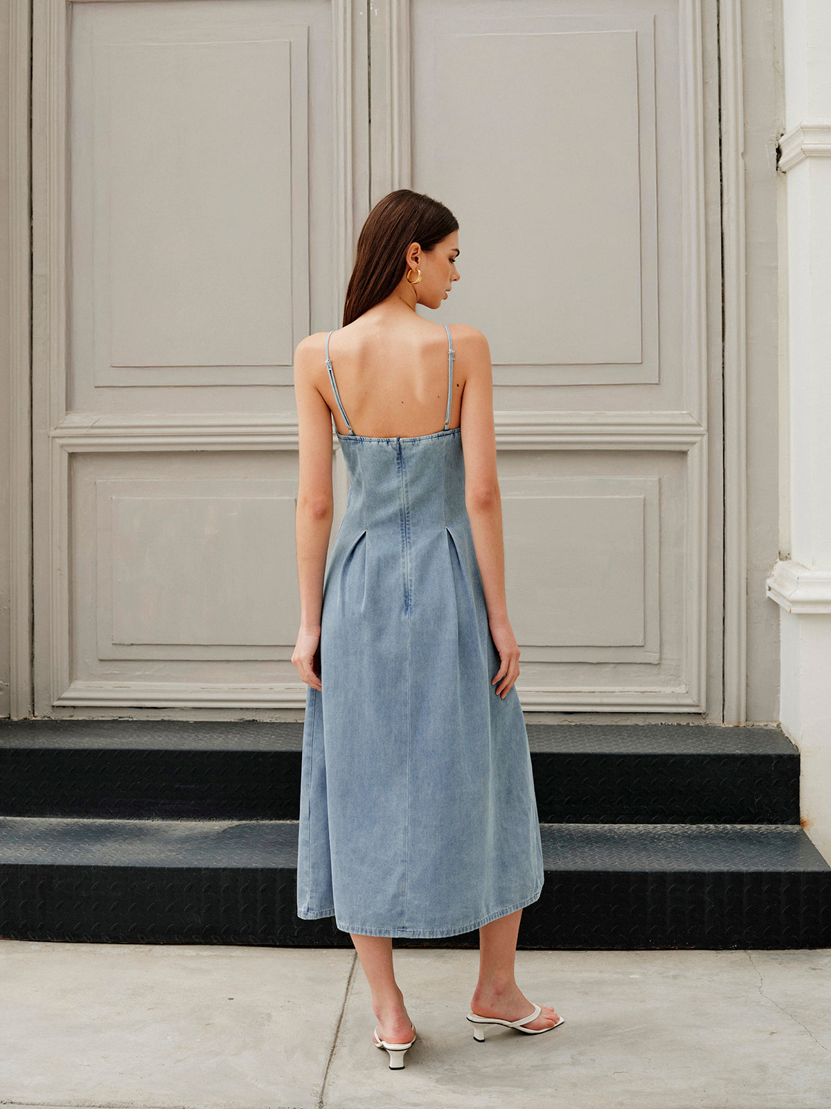Minimalistisches Jeanskleid mit Reißverschluss