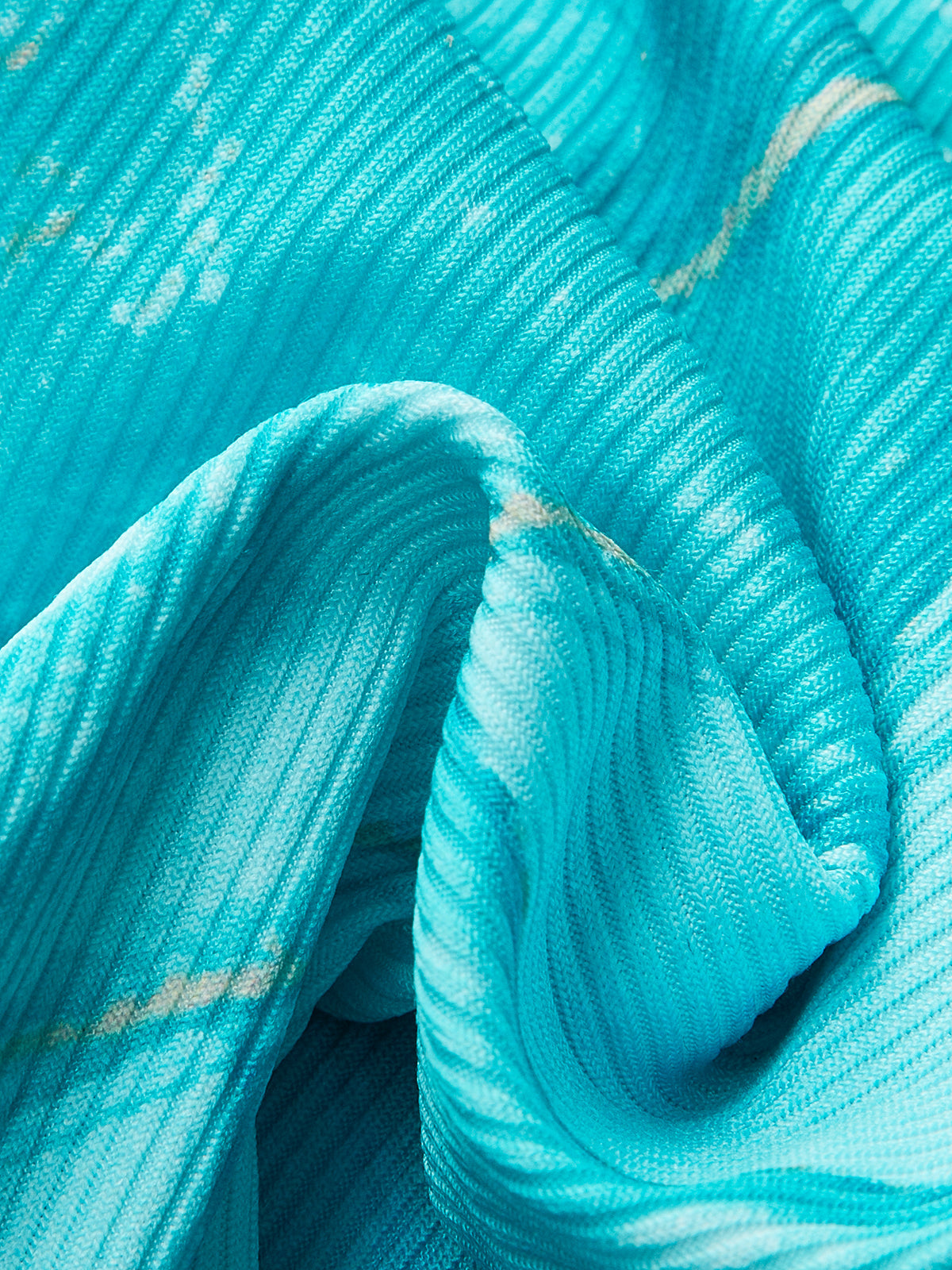 Bikini-Set mit Marmormuster und passendem Überwurfrock