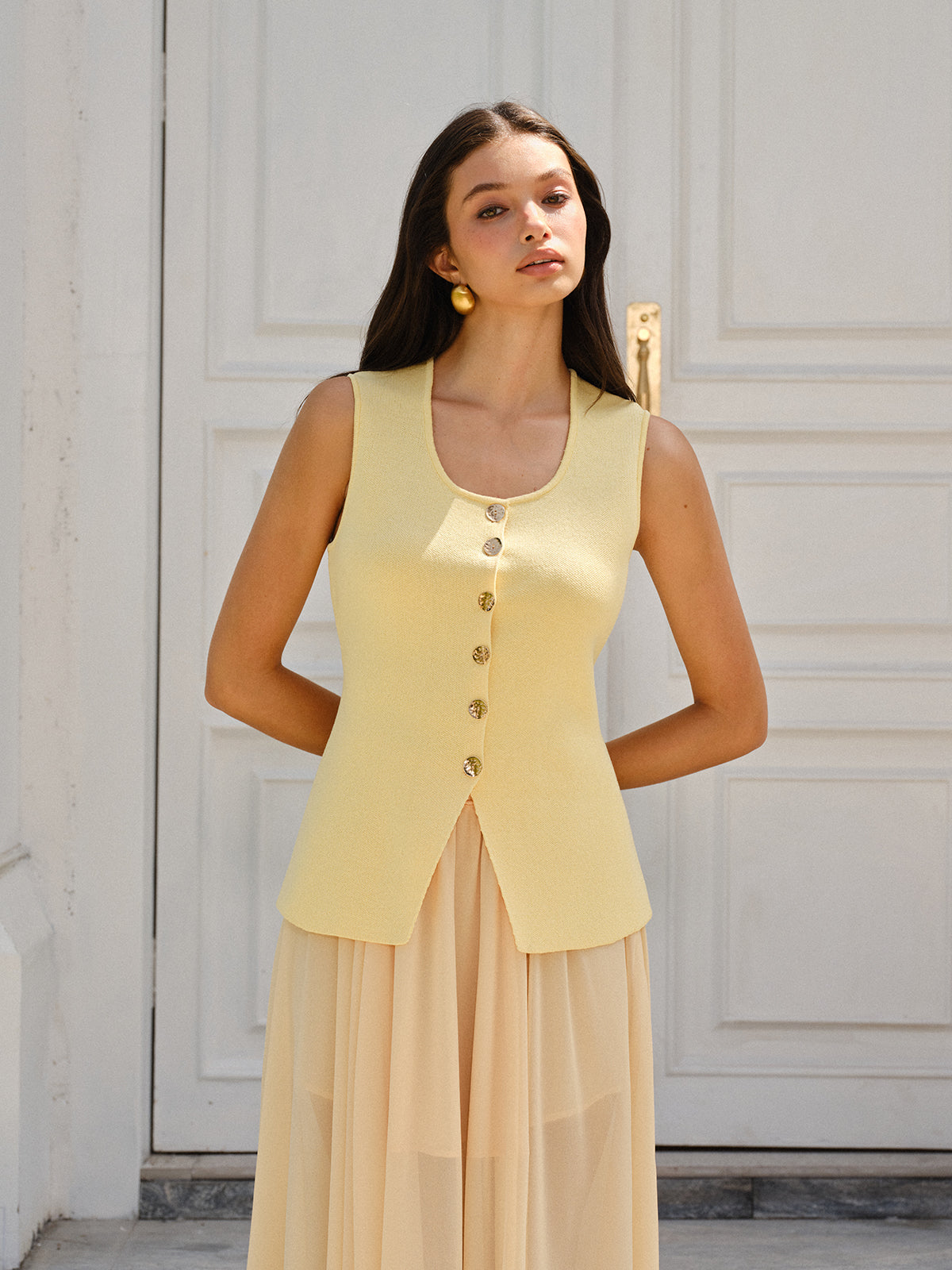 Sleeveless Square-Neck Buttoned Top With Split Hem