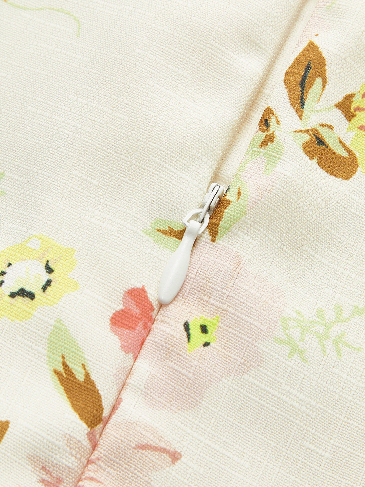 Robe à imprimé floral avec boutons et ceinture