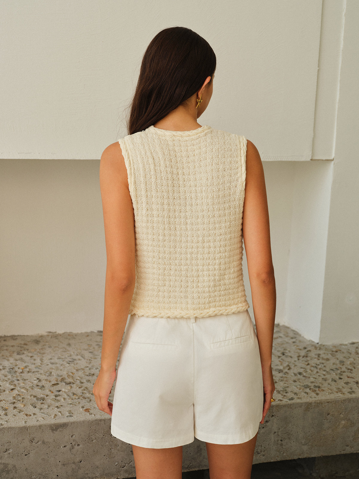 Sleeveless V-Neck Buttoned Vest