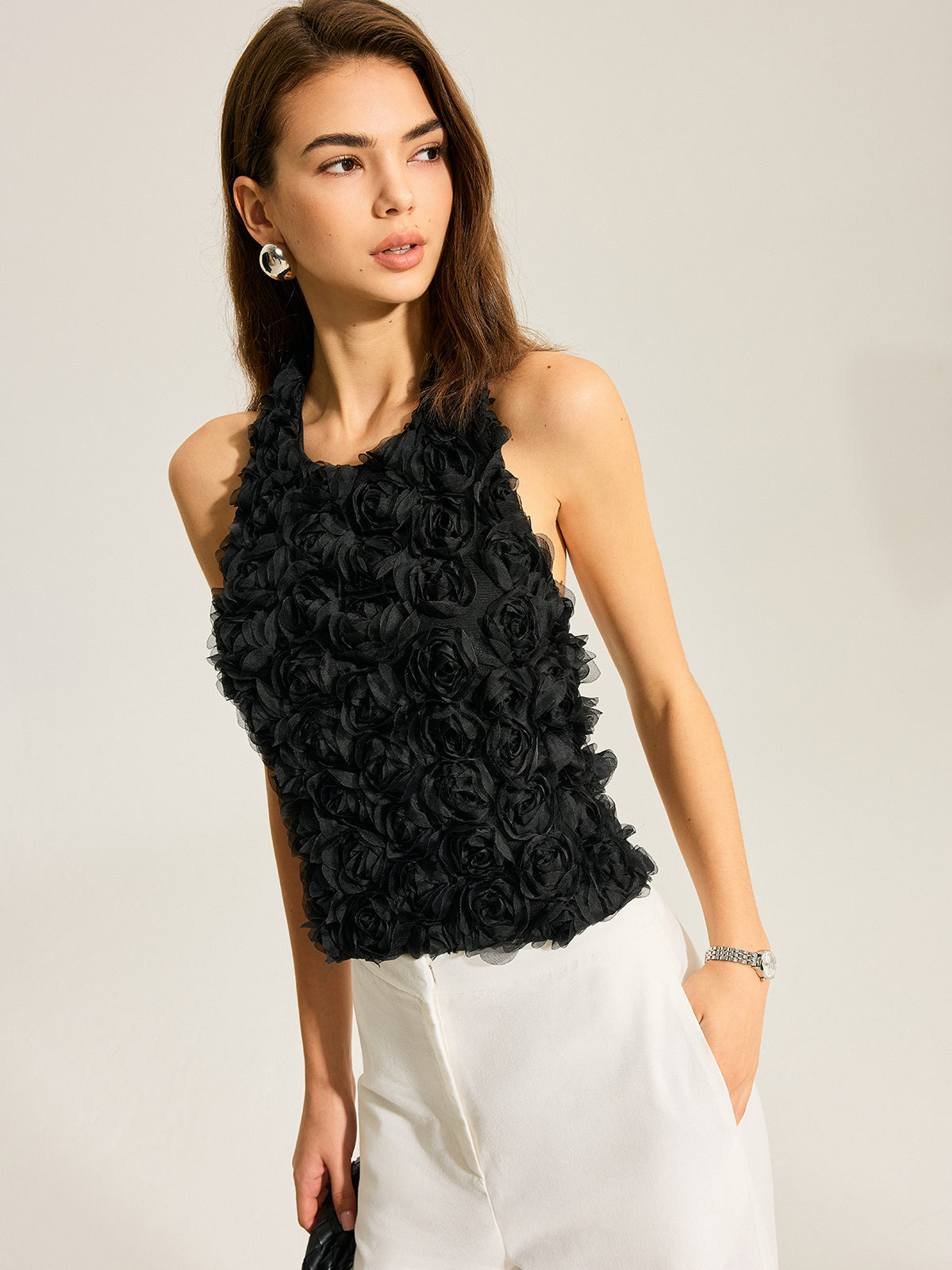 Haut dos nu à nœud et fleurs 3D