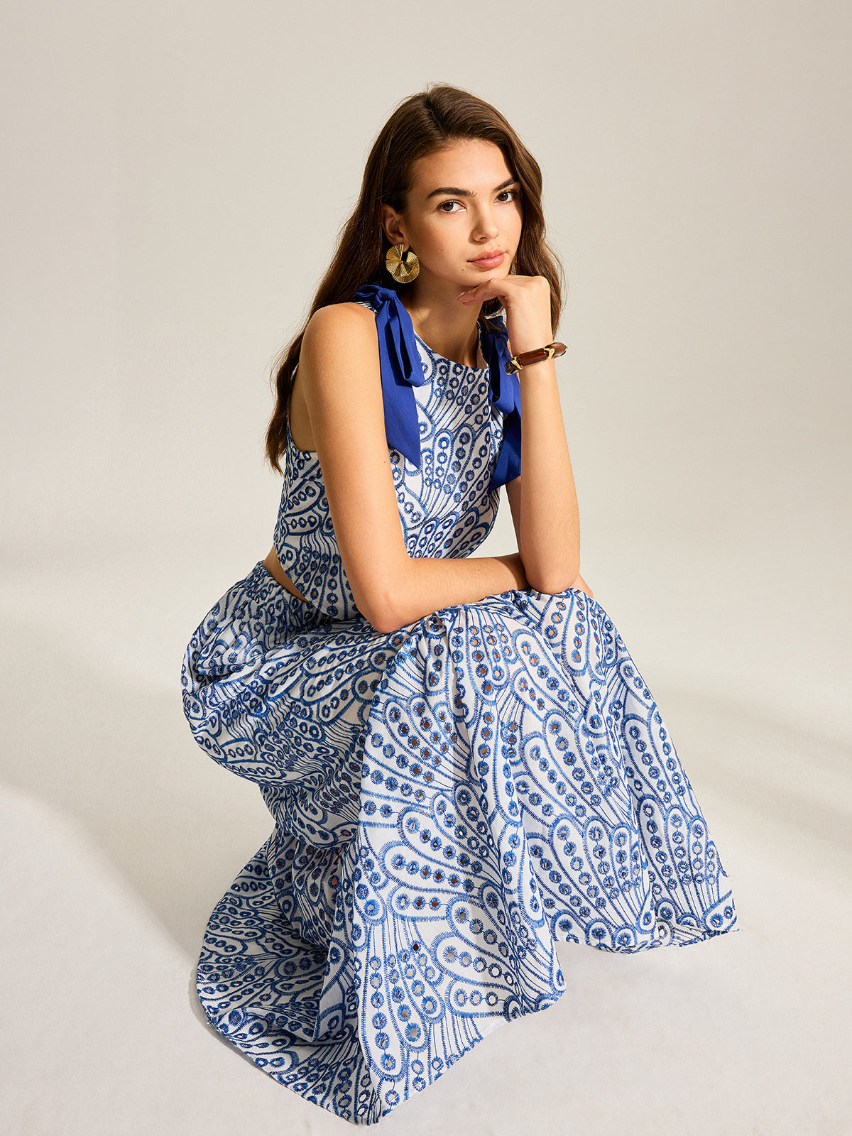 Ensemble haut sans manches à bordures contrastées et jupe longue à taille élastique