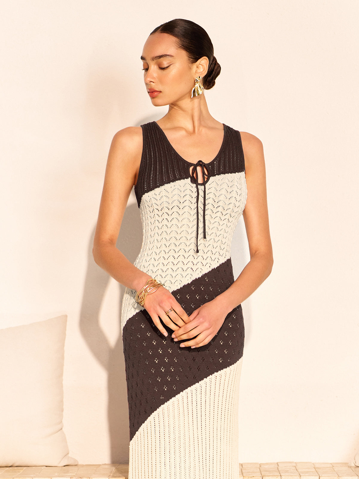 Robe en maille bicolore à nouer sur le devant