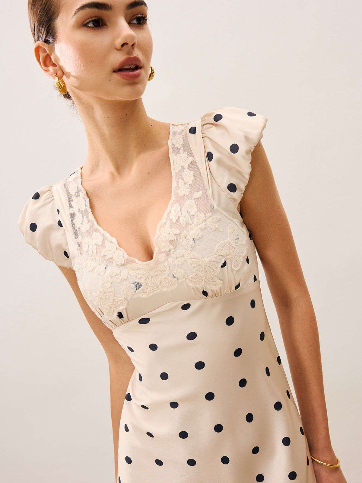 Kleid mit Spitze und Polka Dots