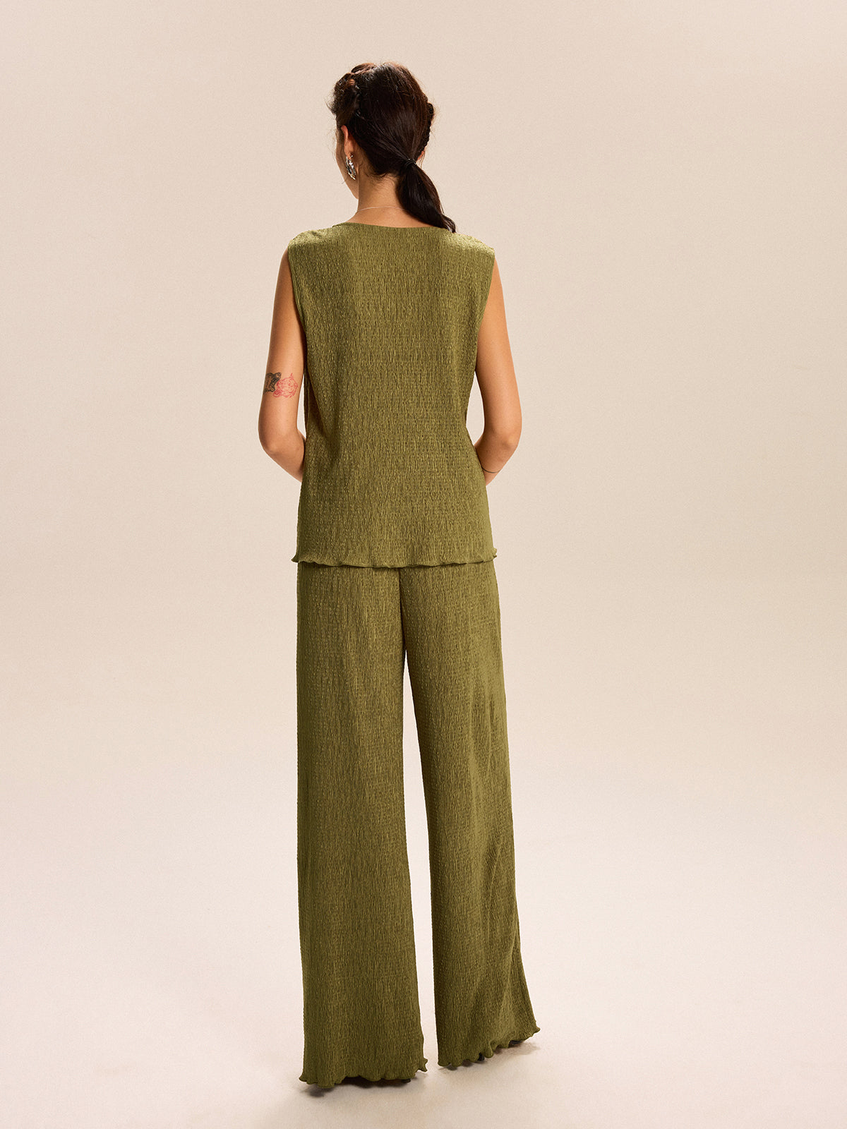 Ensemble haut sans manches à nouer sur le devant et pantalon large