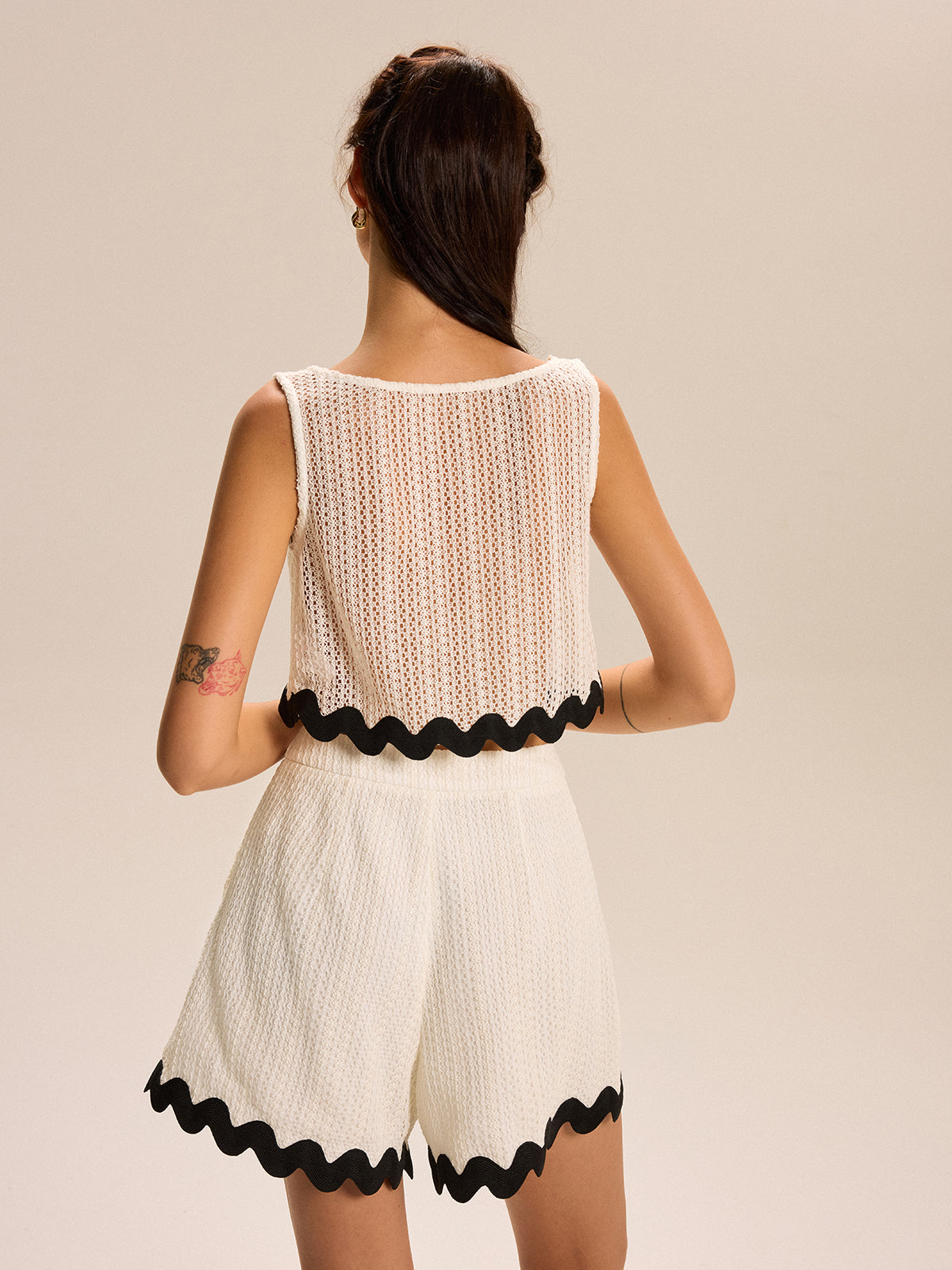 Set aus bauchfreiem Tanktop und Shorts mit Muschelsaum