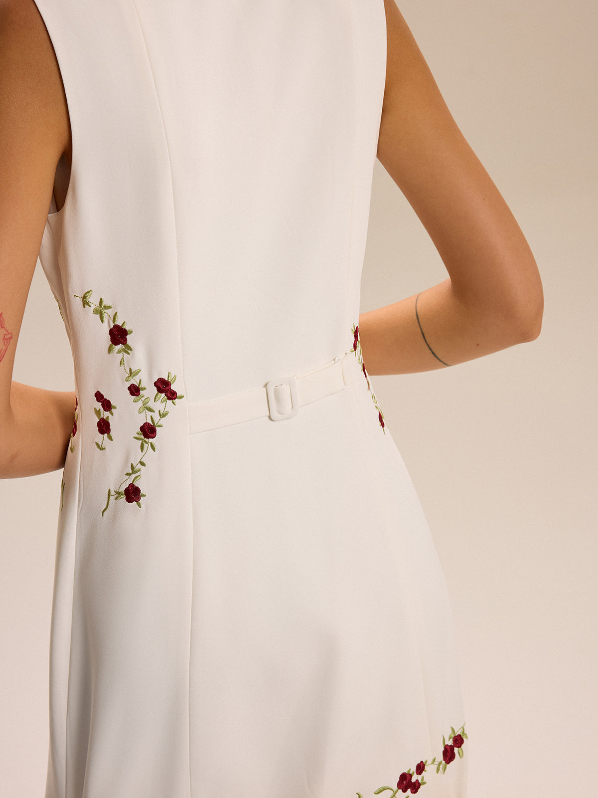 Besticktes Blumen-Minikleid