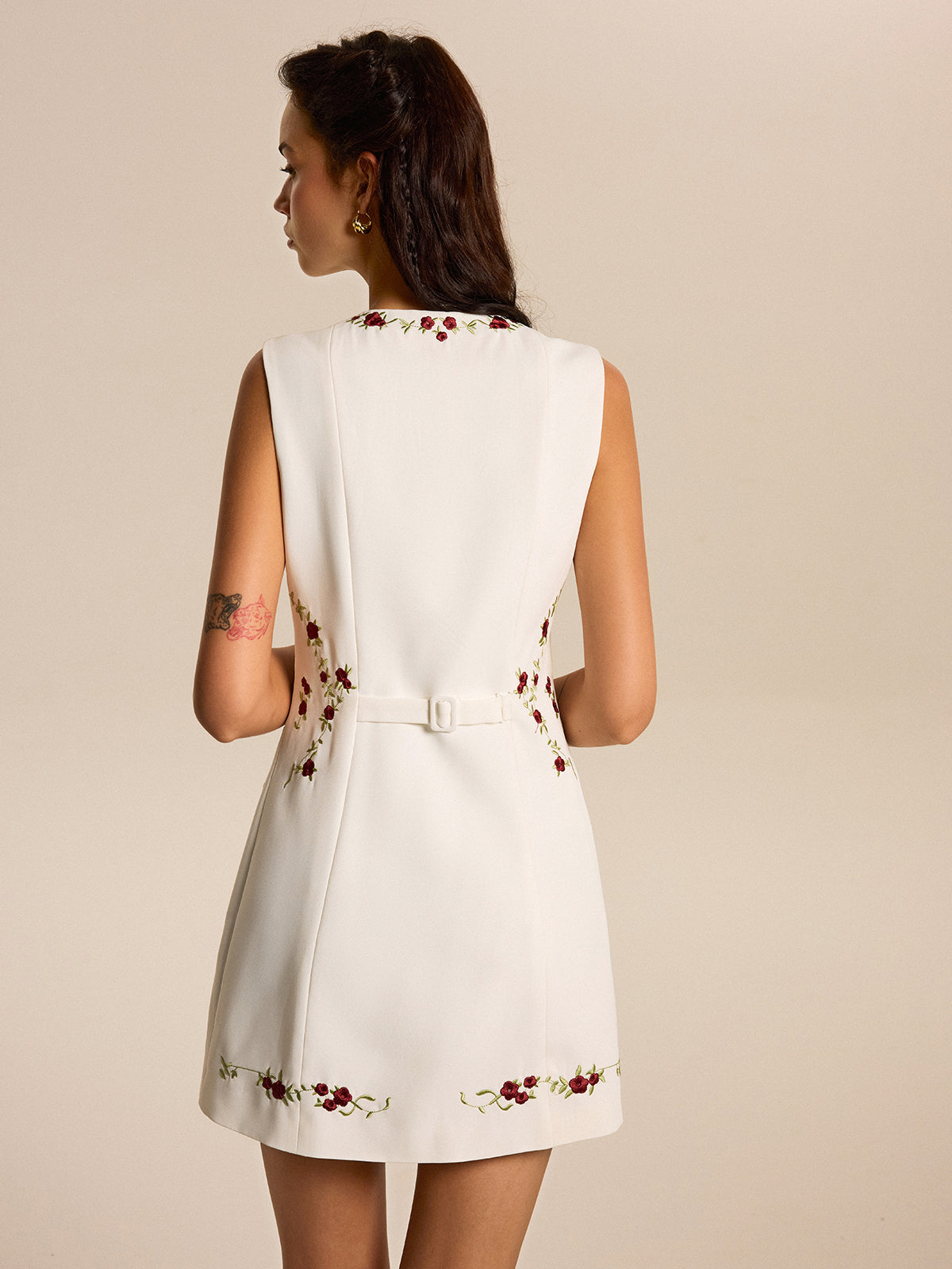 Besticktes Blumen-Minikleid