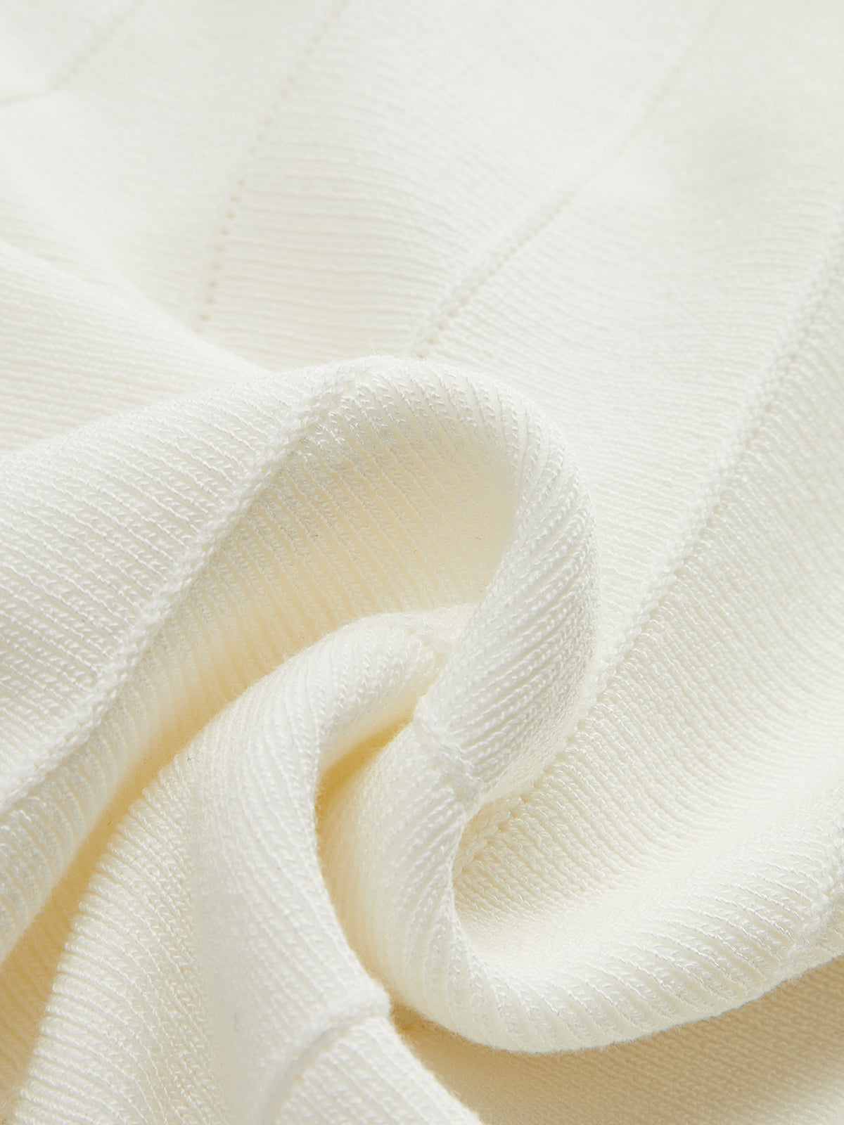 Halbtransparentes, ausgestelltes Netzkleid ohne Gürtel