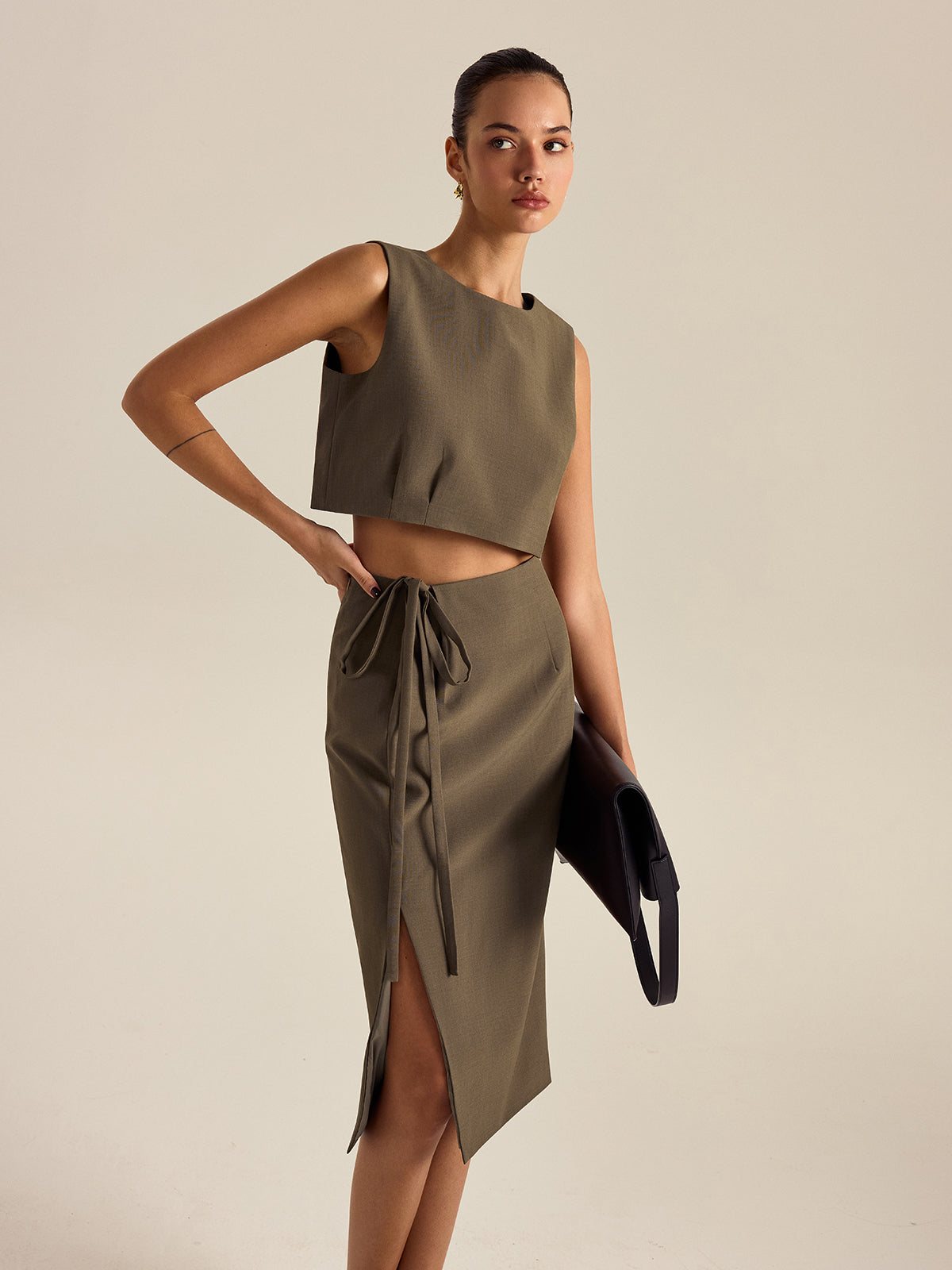 Rock mit seitlichem Bindeband und Schlitz