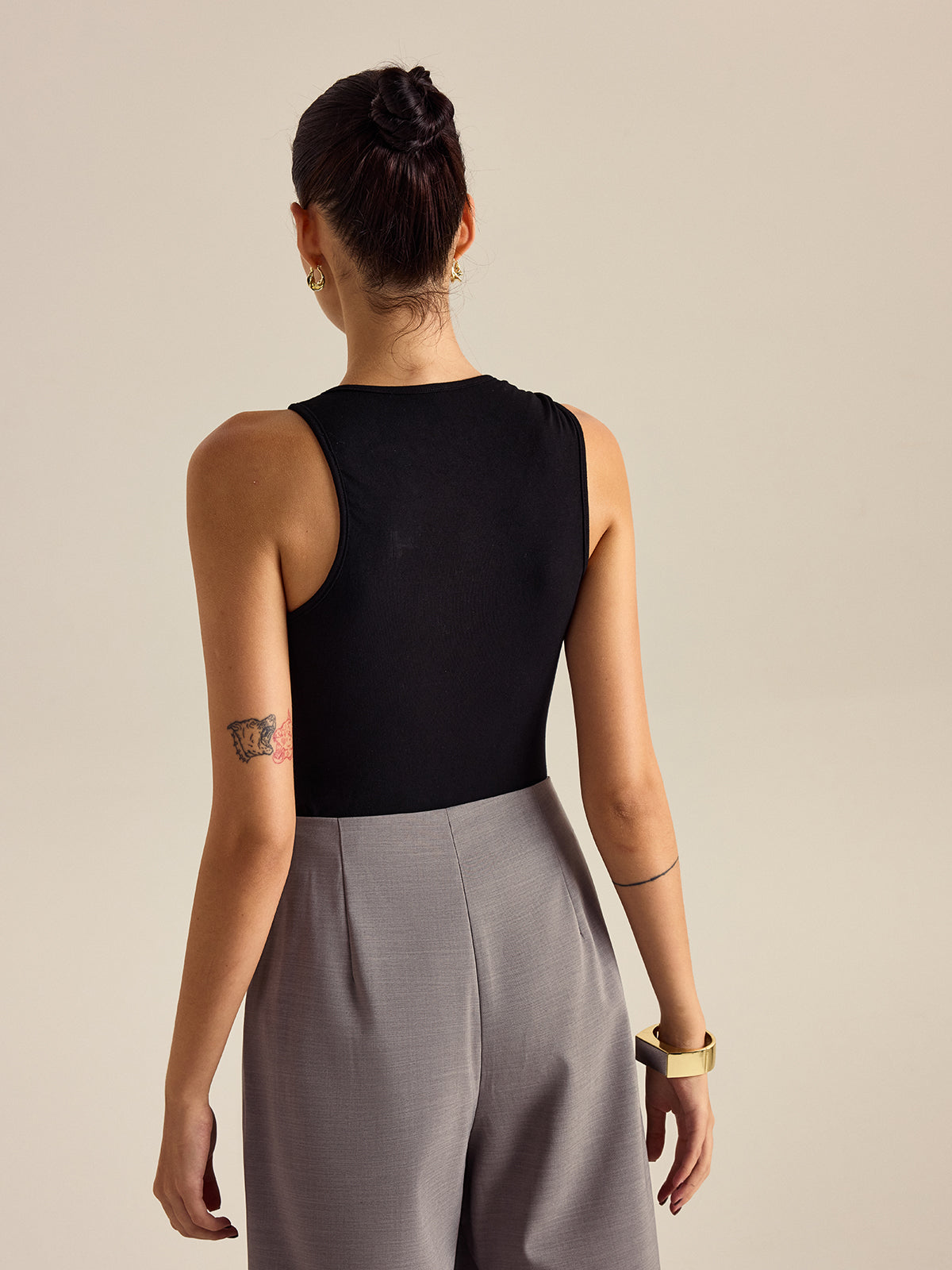 Ärmelloses Top mit Metalldekor