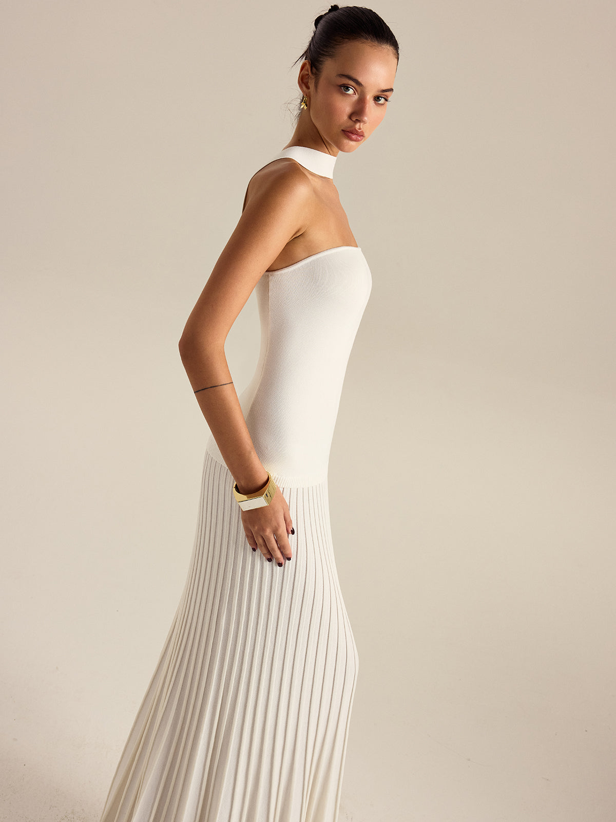 Robe longue plissée à col halter