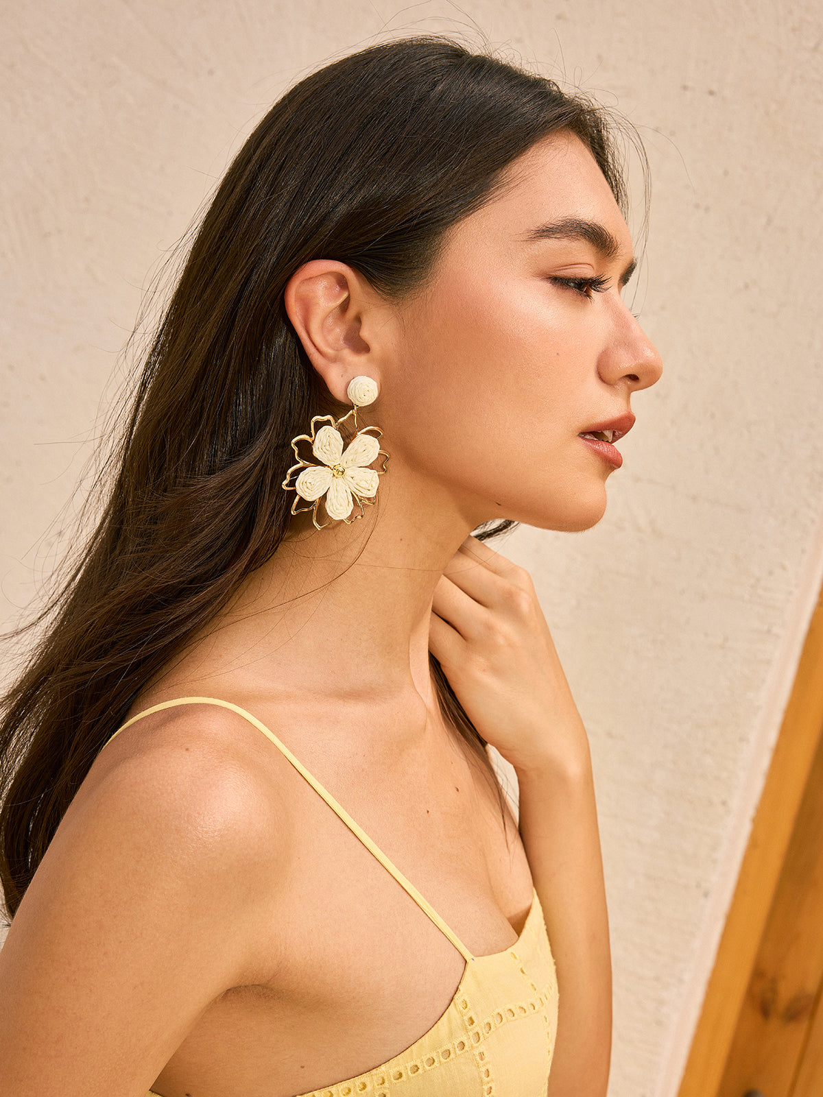 Boucles d'oreilles fleur en pétales tissés