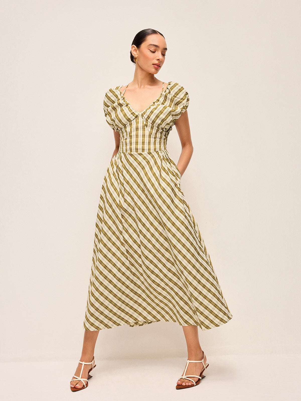 Robe écossaise à encolure en cœur et manches bouffantes, sans ceinture