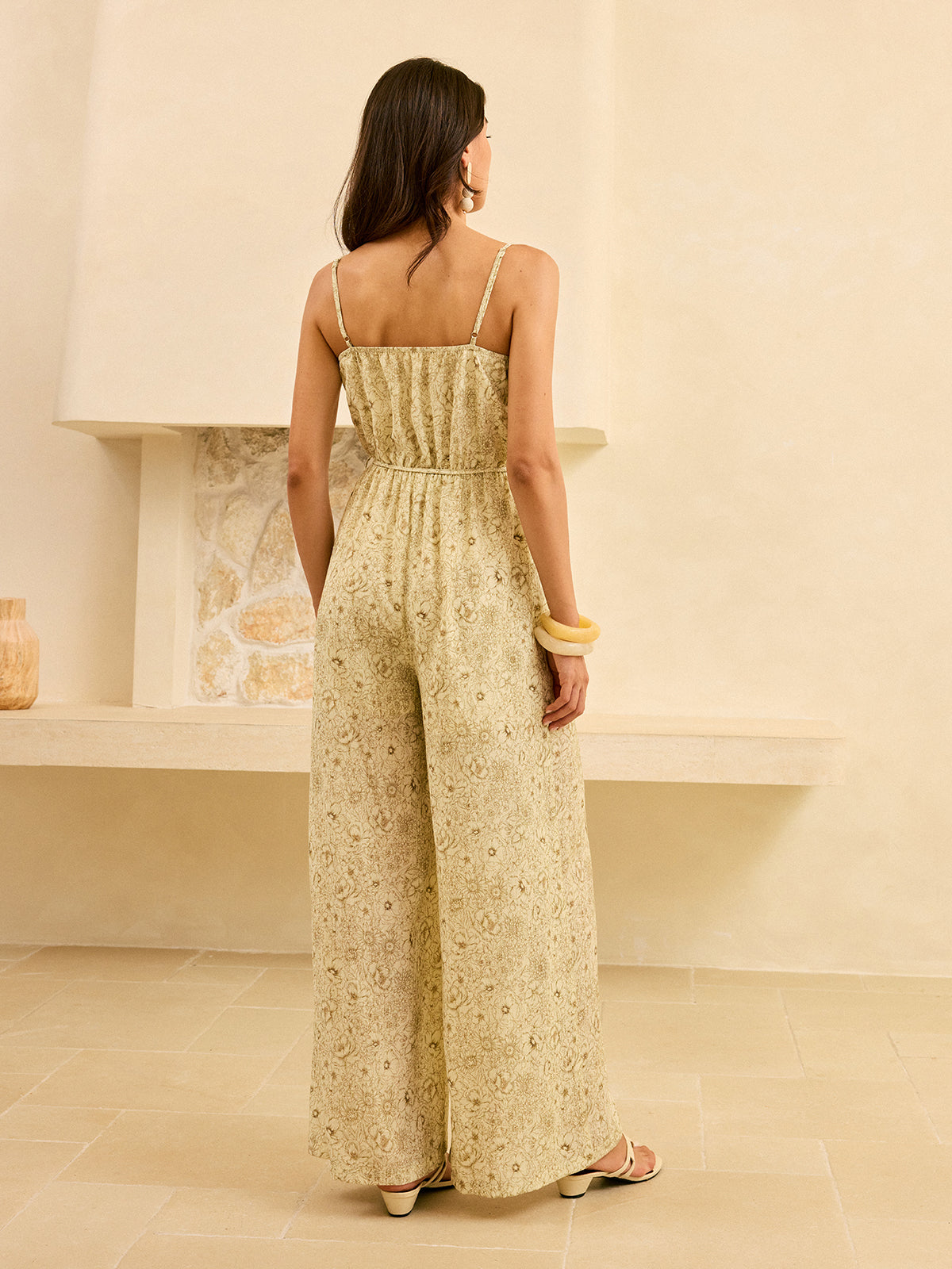 Semi-transparenter Jumpsuit mit weitem Bein, Taschen und Bindegürtel