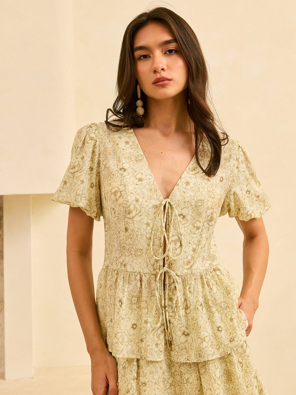 Chemisier péplum semi-transparent à imprimé floral et nœud sur le devant