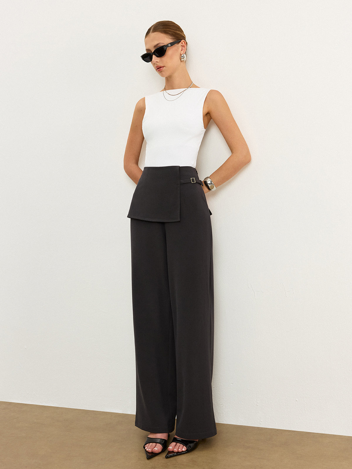 Pantalon à taille asymétrique