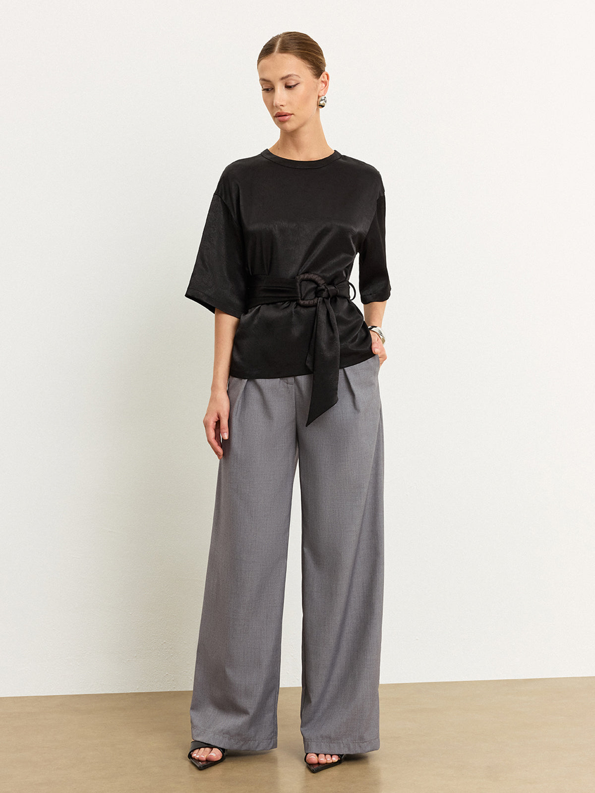Gürtel-Satin-T-Shirt