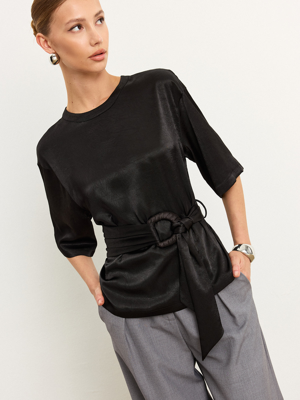 Gürtel-Satin-T-Shirt