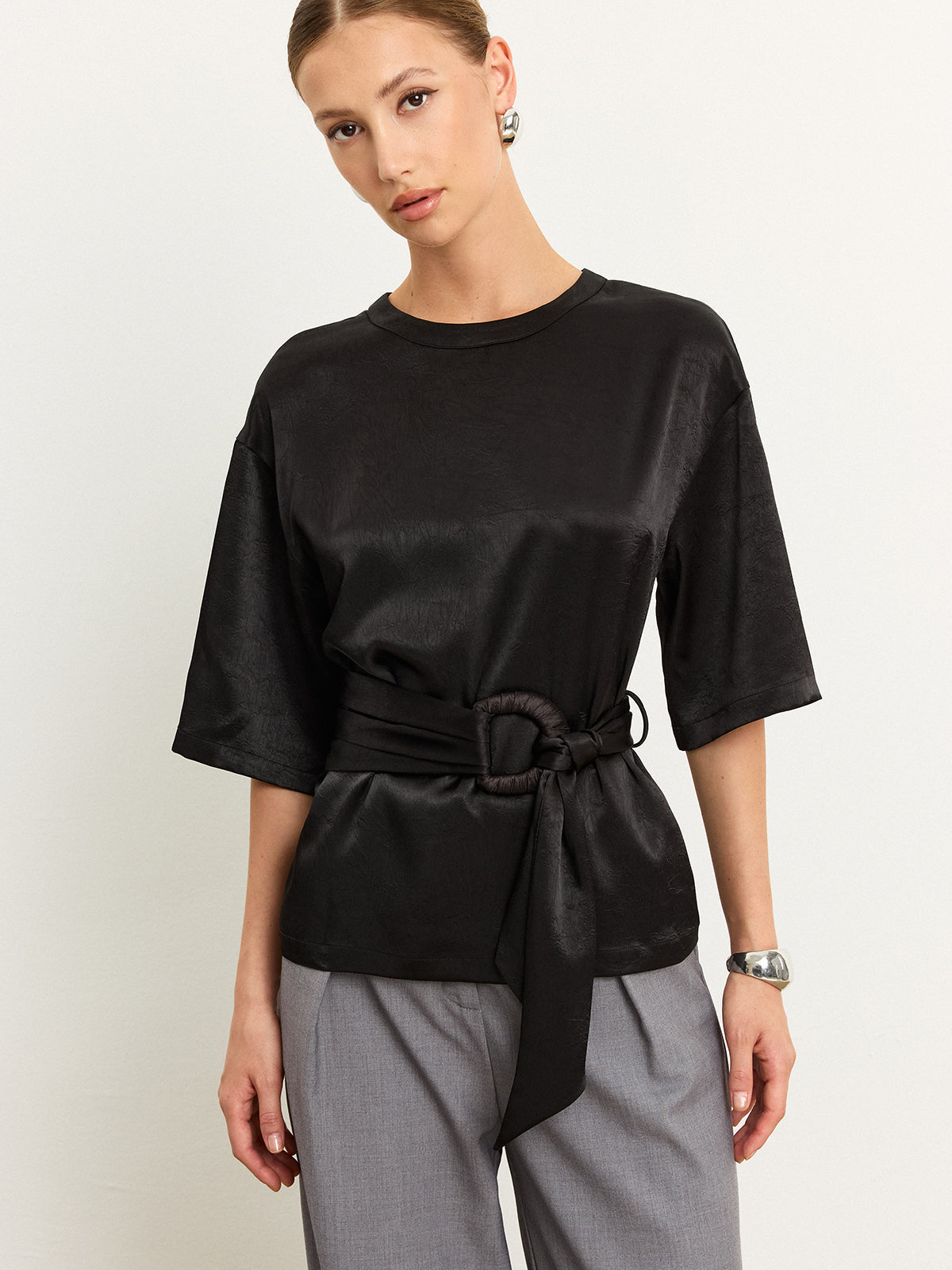 Gürtel-Satin-T-Shirt