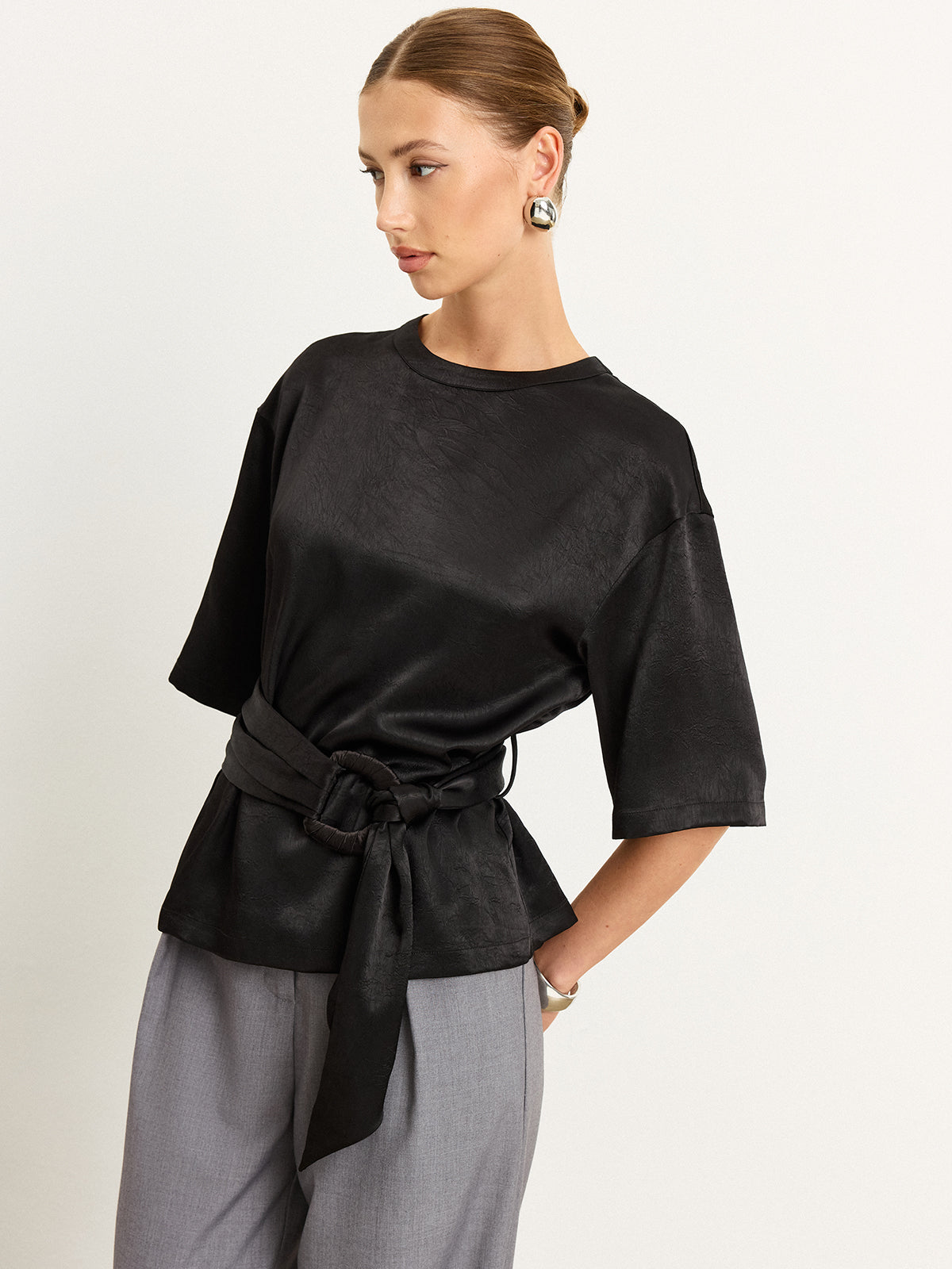 Gürtel-Satin-T-Shirt