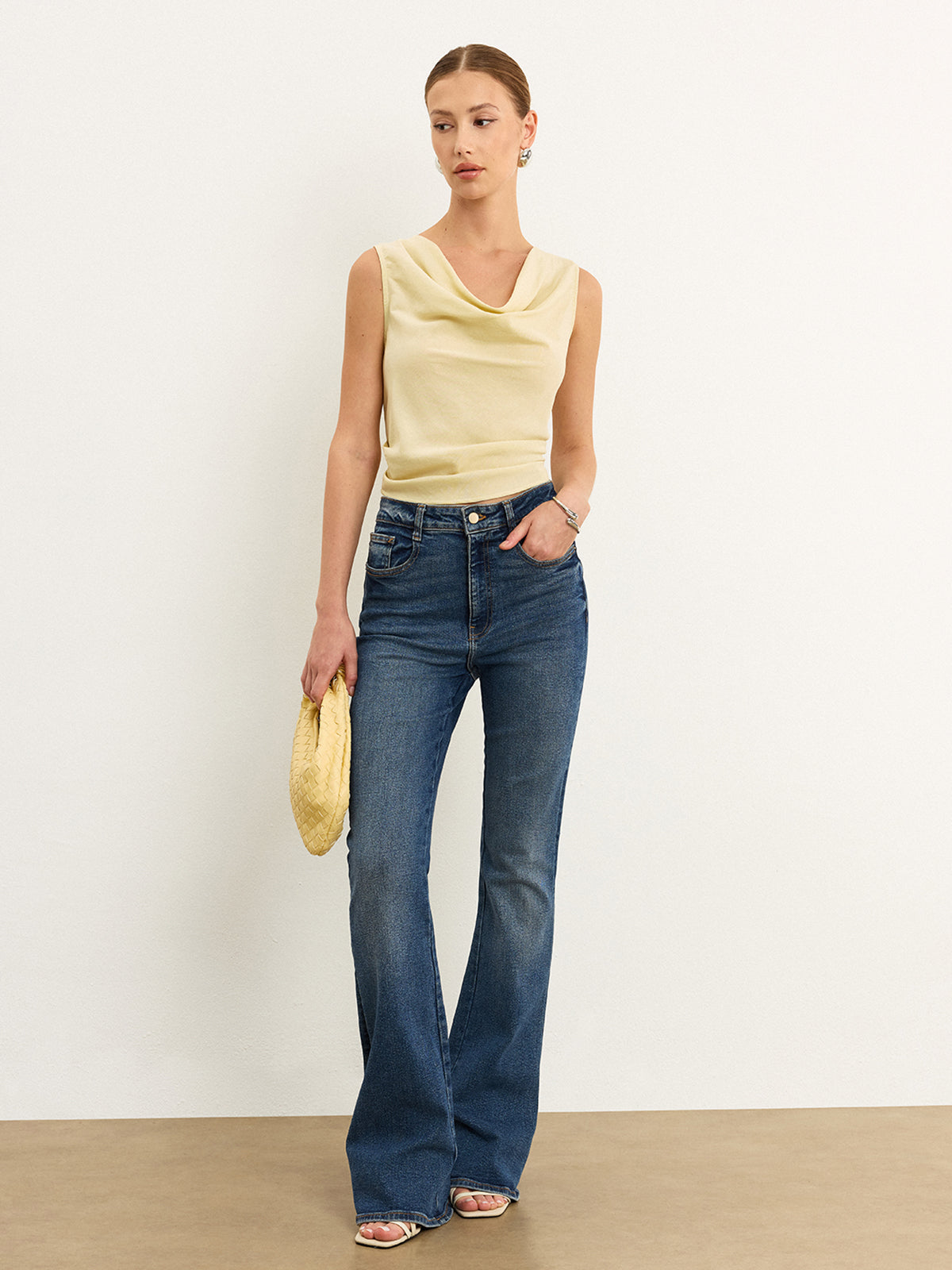 Débardeur à nœud papillon dans le dos