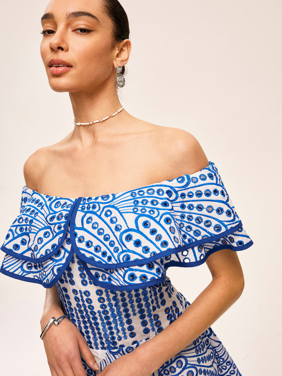 Halbtransparente Off-Shoulder Rüschenkleid