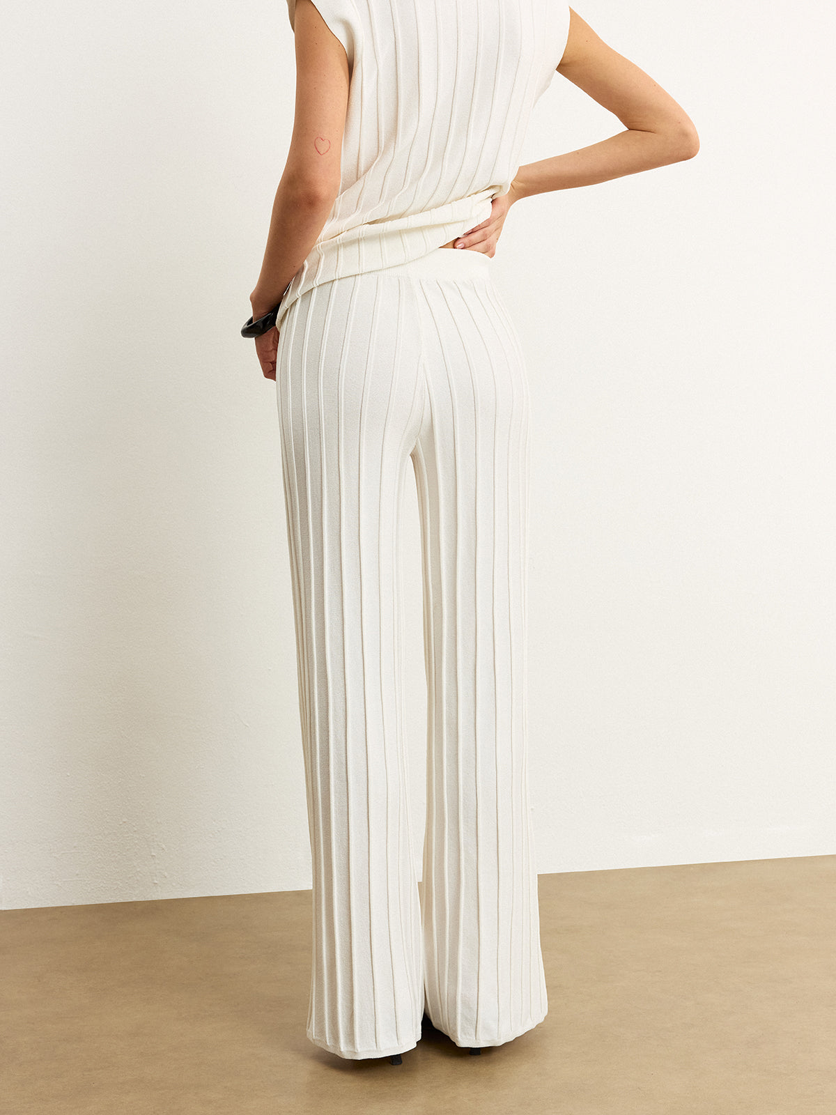 Pantalon taille mi-haute en maille côtelée