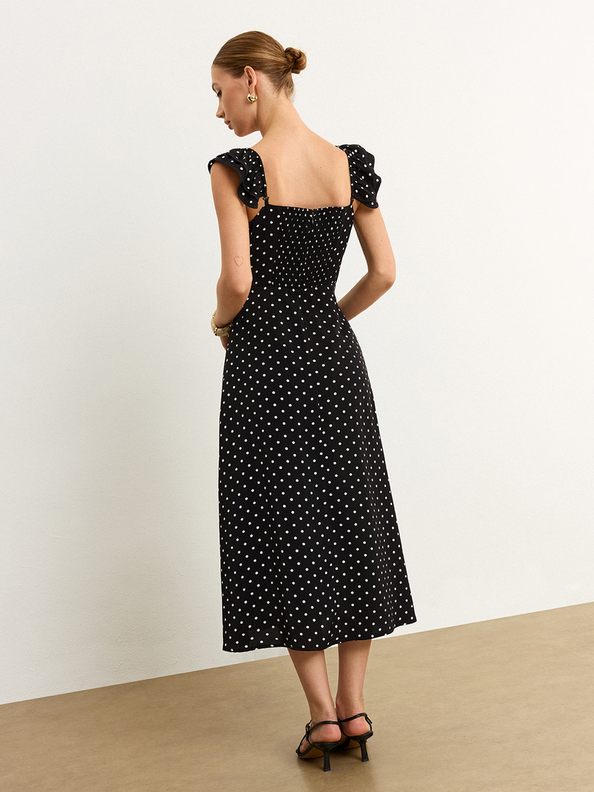 Gepunktetes Midikleid mit Spitzenbesatz