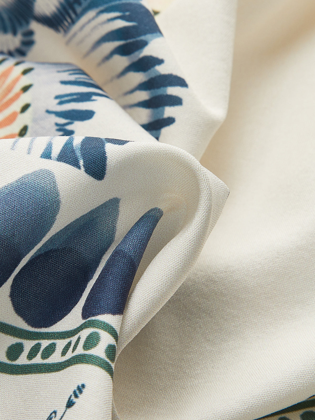 rückenfreies Kleid mit Blumenmuster