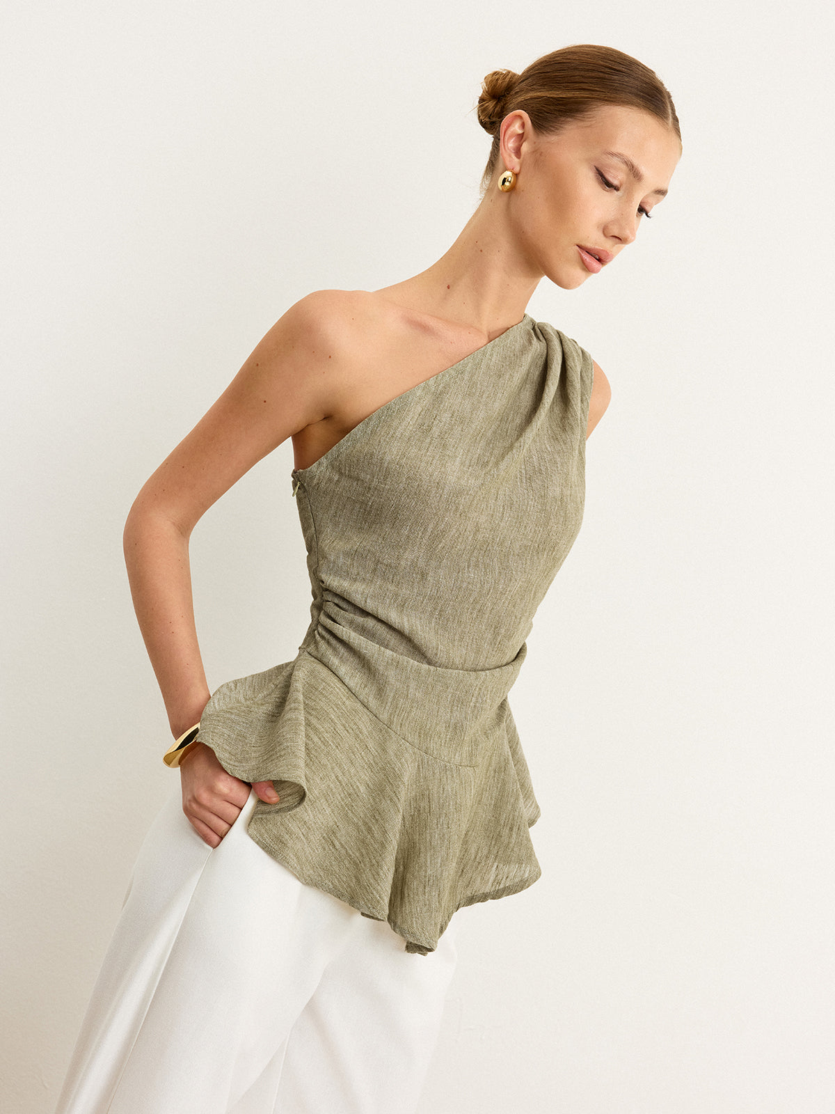 Asymmetrisches One-Shoulder-Top mit Rüschensaum