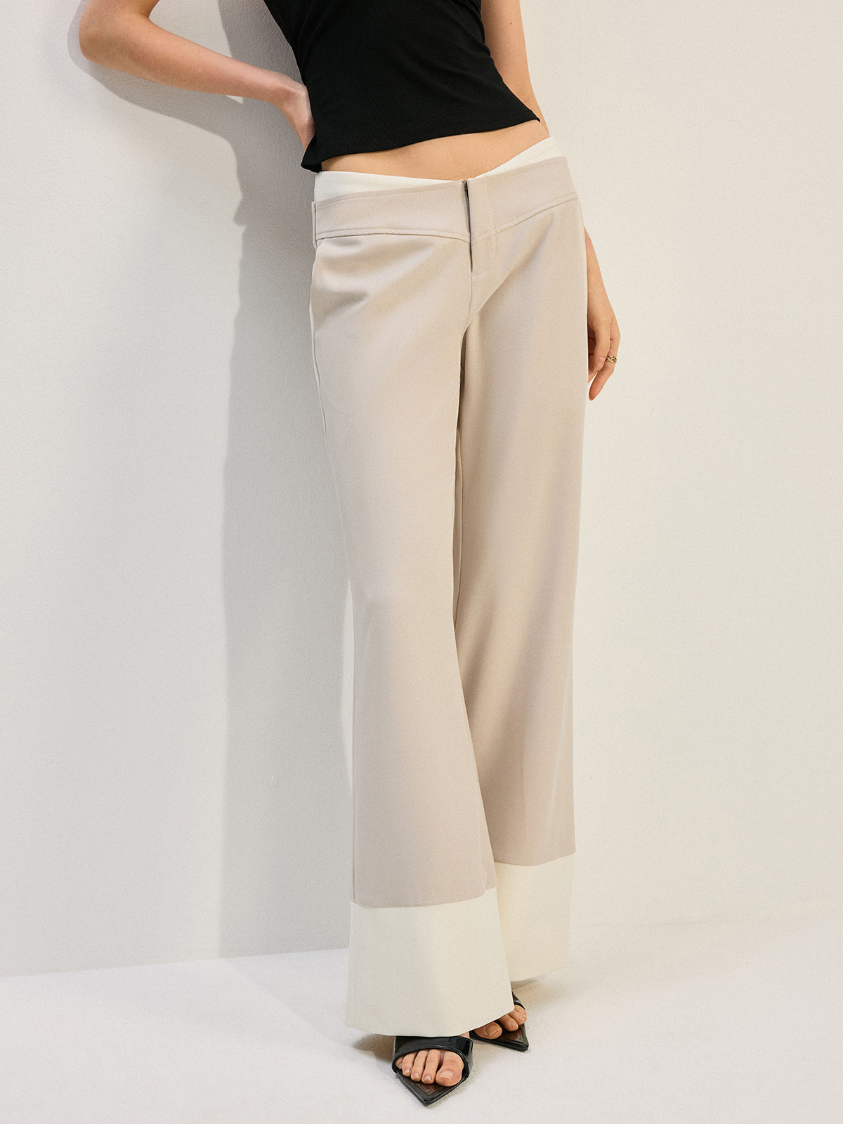 Weite Hose mit niedriger Taille und Colorblock-Saum