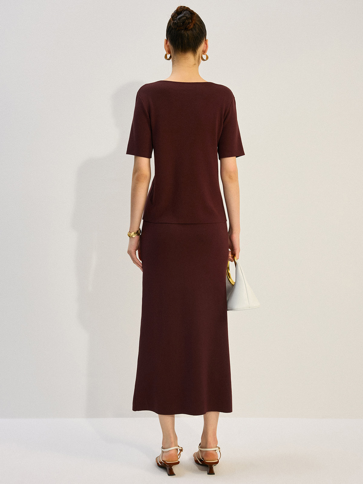 Ensemble tricoté coordonné col en V avec décorations métalliques