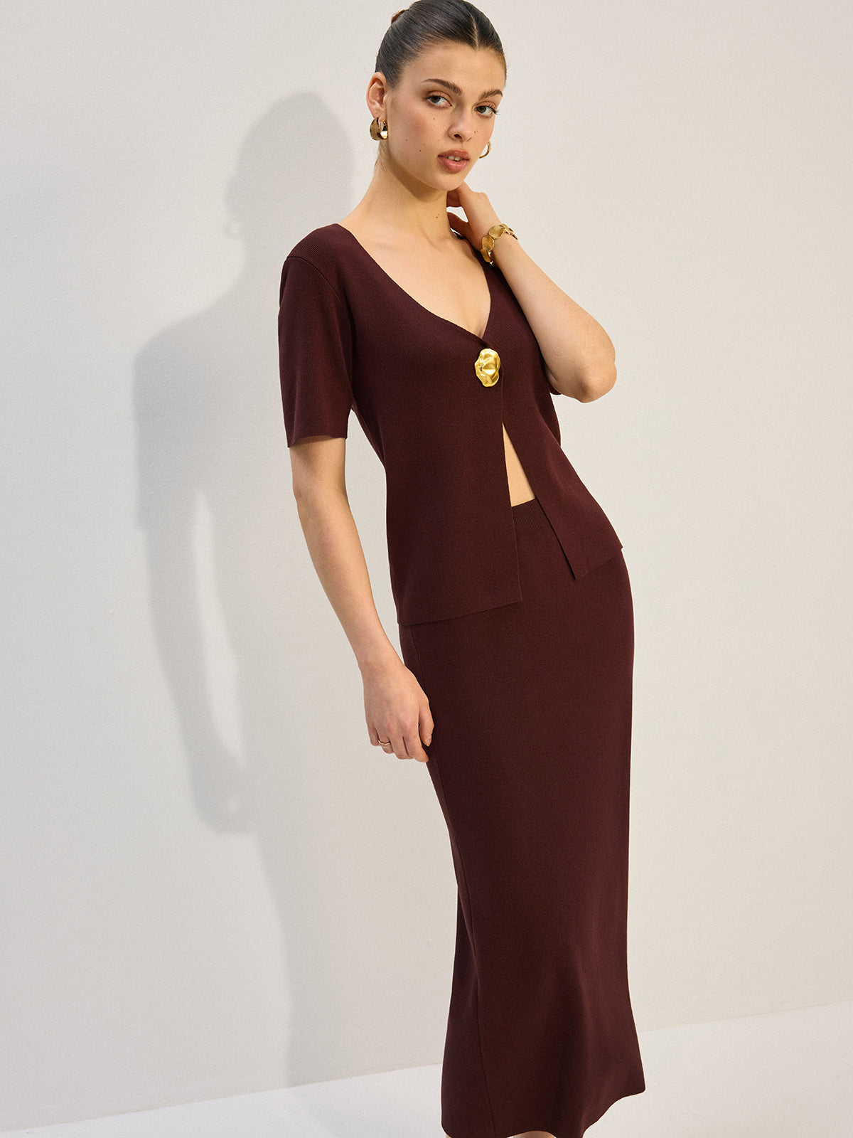 Ensemble tricoté coordonné col en V avec décorations métalliques