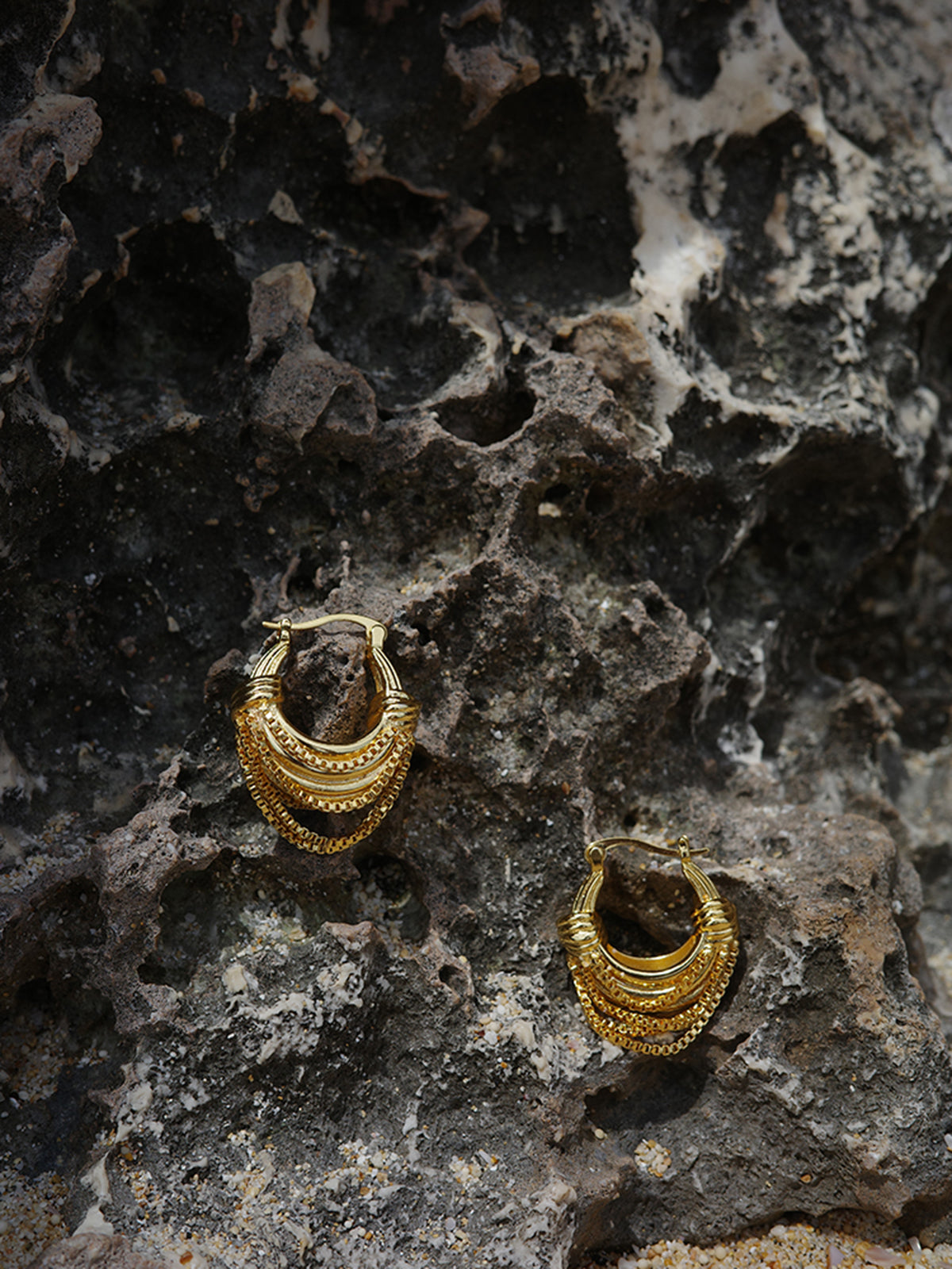 Boucles d'oreilles créoles dorées à plusieurs rangs