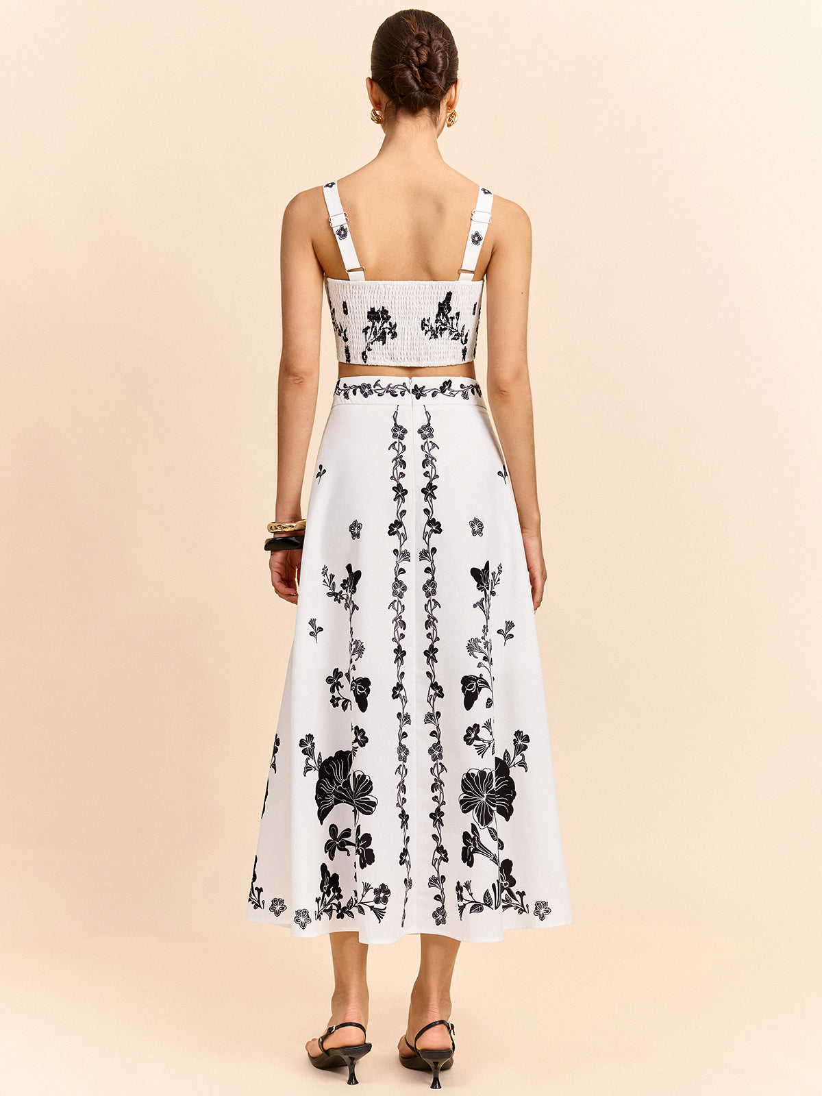 Ensemble crop top et jupe midi brodés de fleurs