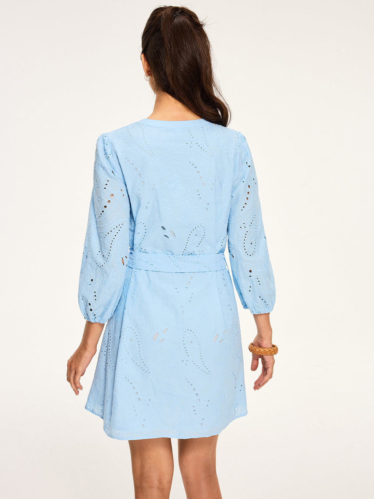 Mini-robe œillets et ceinture