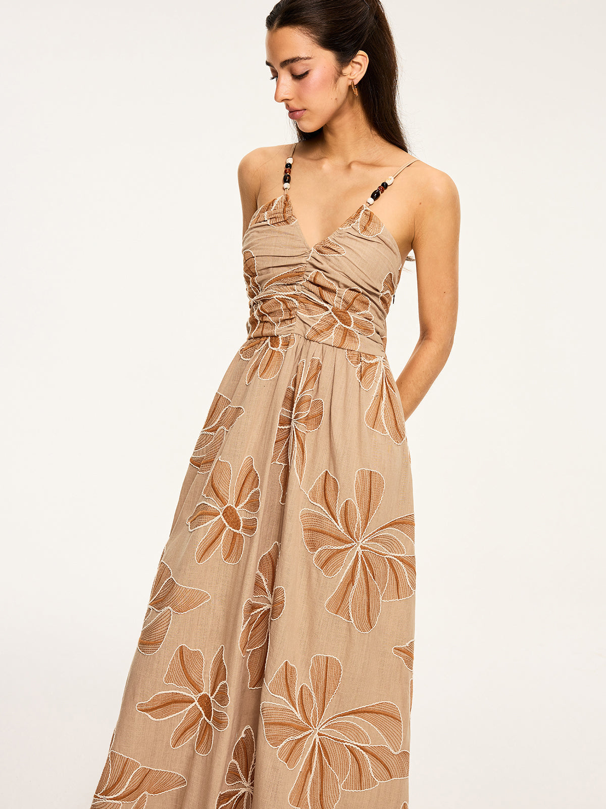 Geblümtes rückenfreies Maxikleid