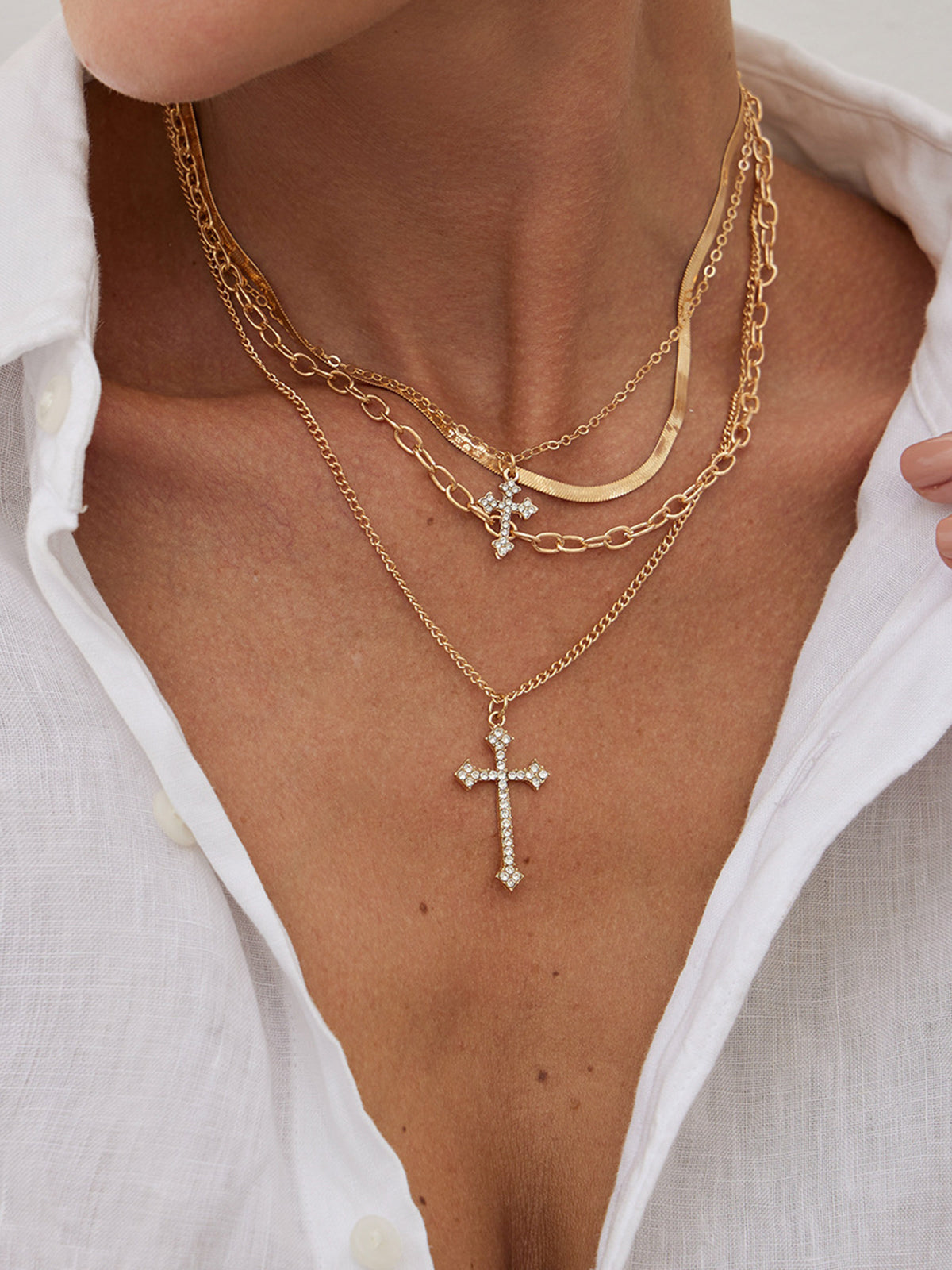 Collier superposé avec pendentif croix