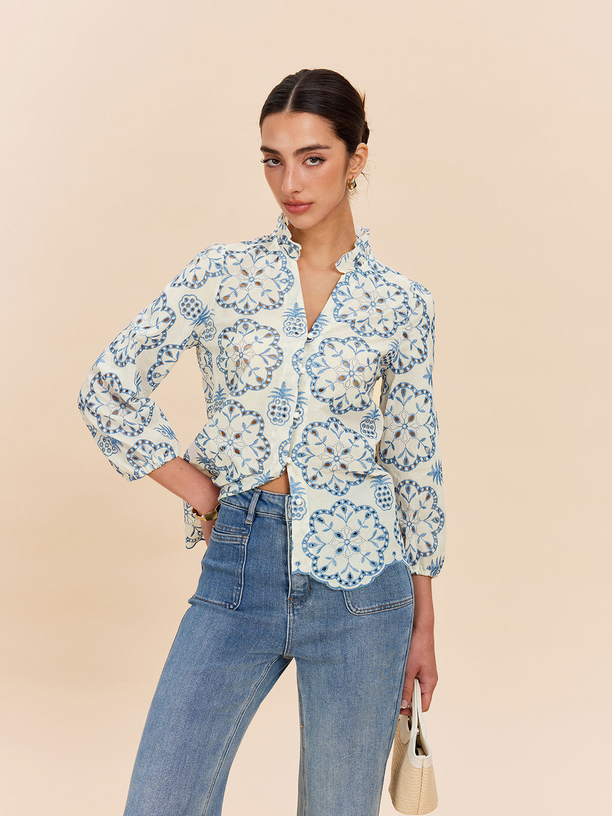 Chemise boutonnée brodée semi-transparente