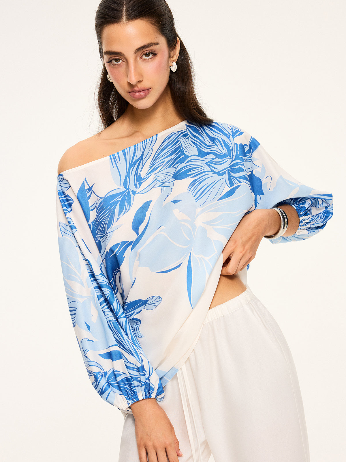 Halbtransparente schulterfreie Bluse mit Blumenmuster