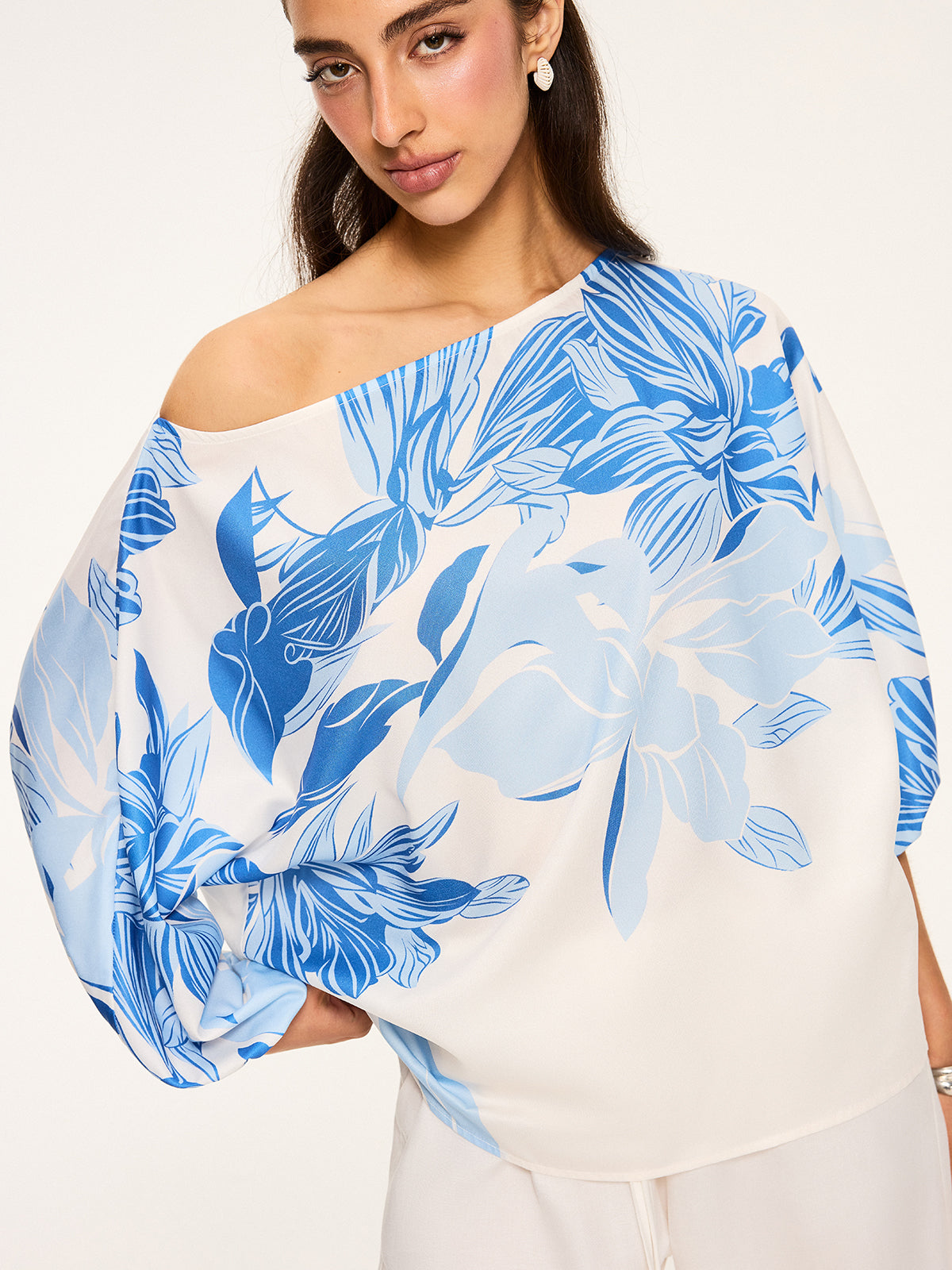 Halbtransparente schulterfreie Bluse mit Blumenmuster