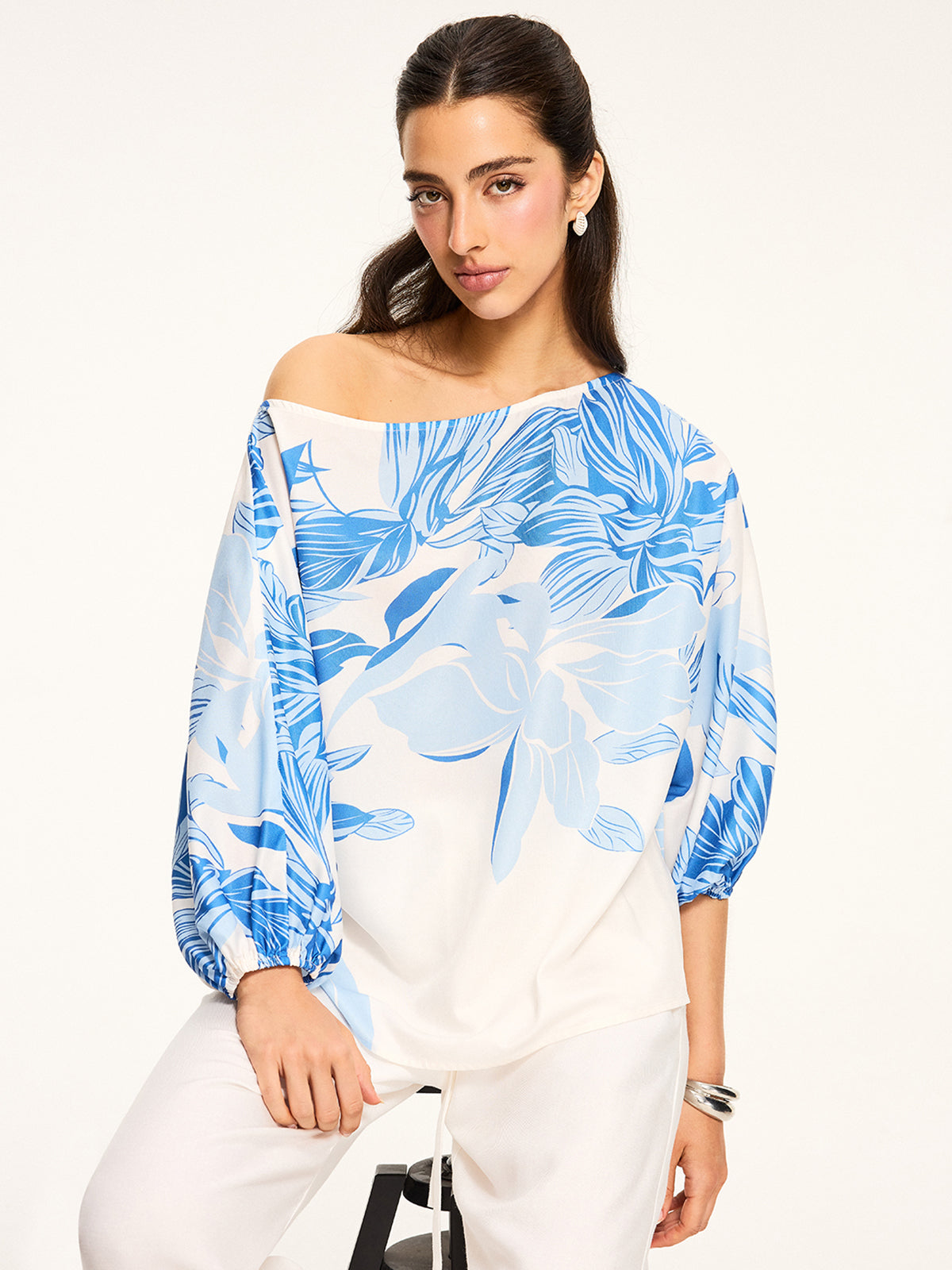 Halbtransparente schulterfreie Bluse mit Blumenmuster