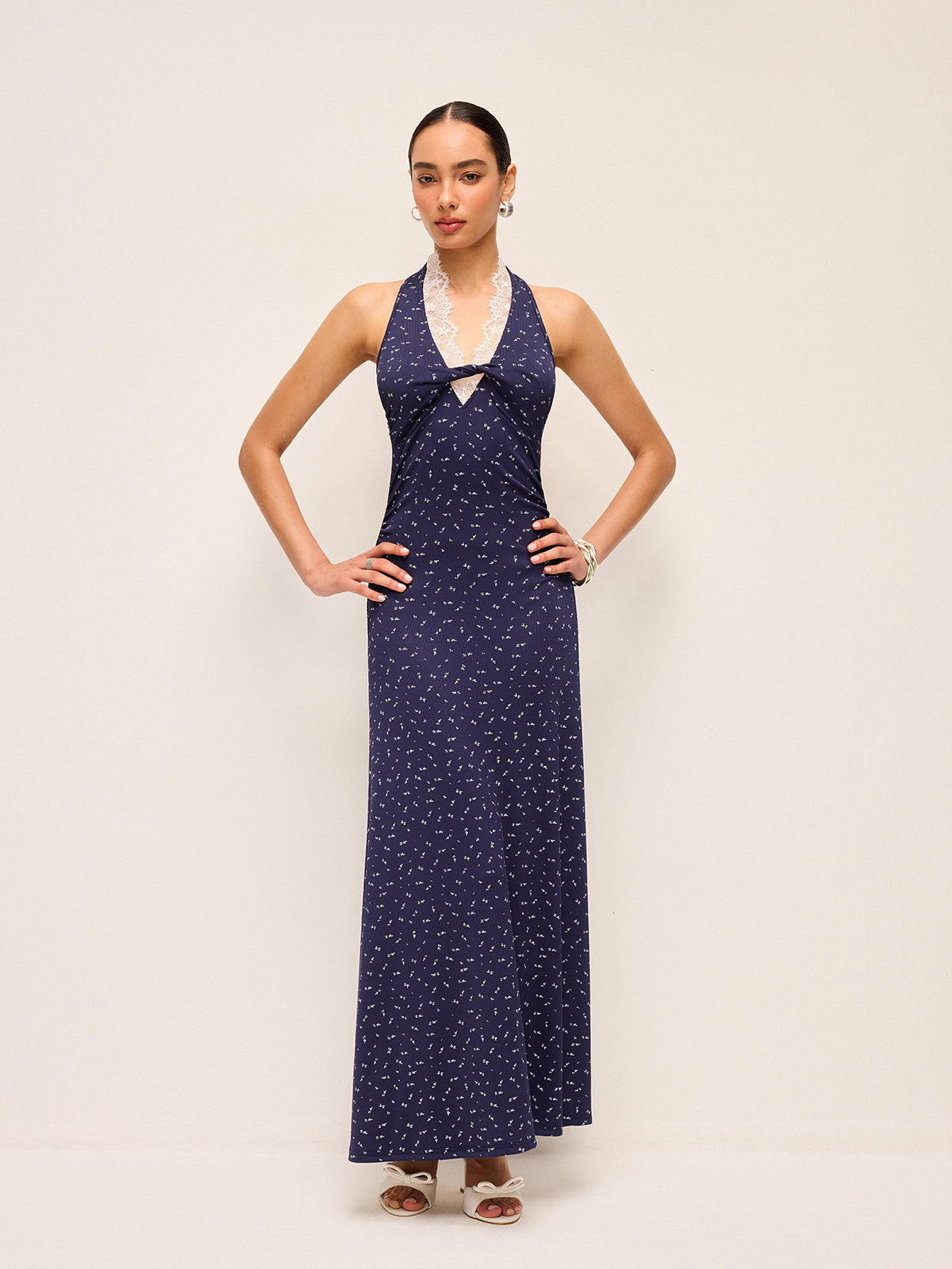 Robe imprimée à licou bordée de dentelle