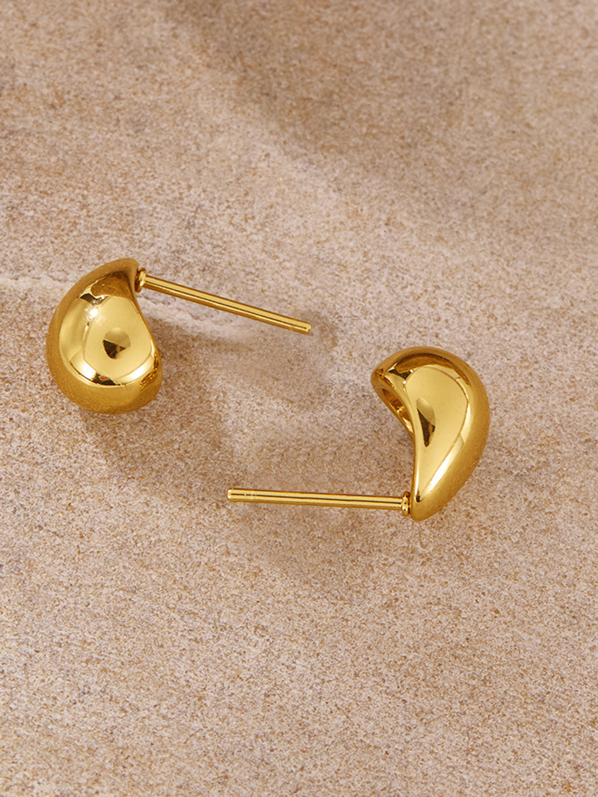 Boucles d'oreilles clous goutte minimalistes